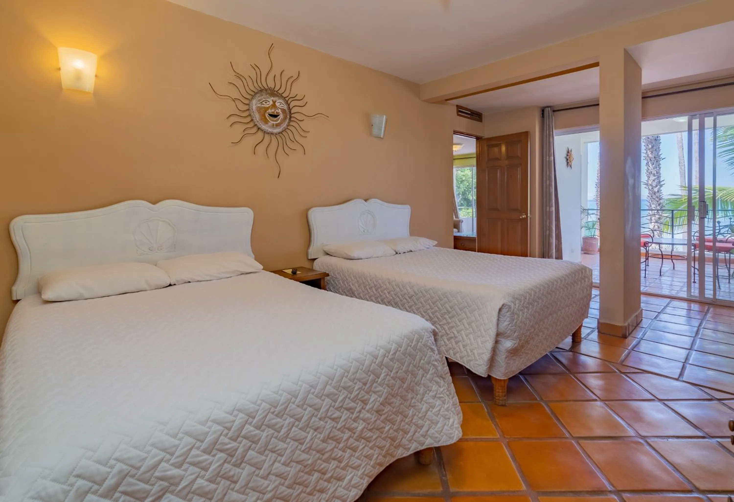 Bed in La Concha Beach Hotel & Club