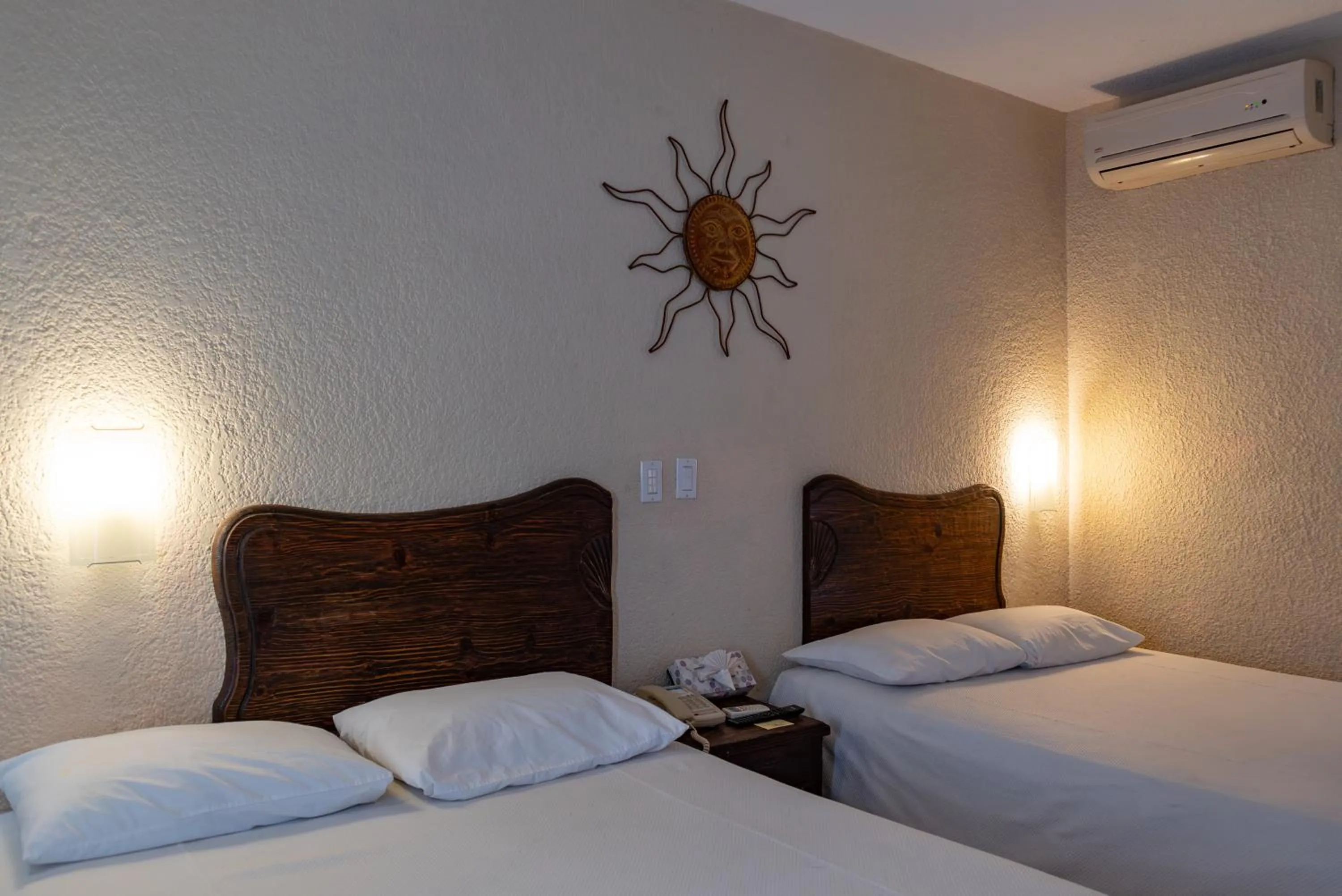 Bedroom, Bed in La Concha Beach Hotel & Club