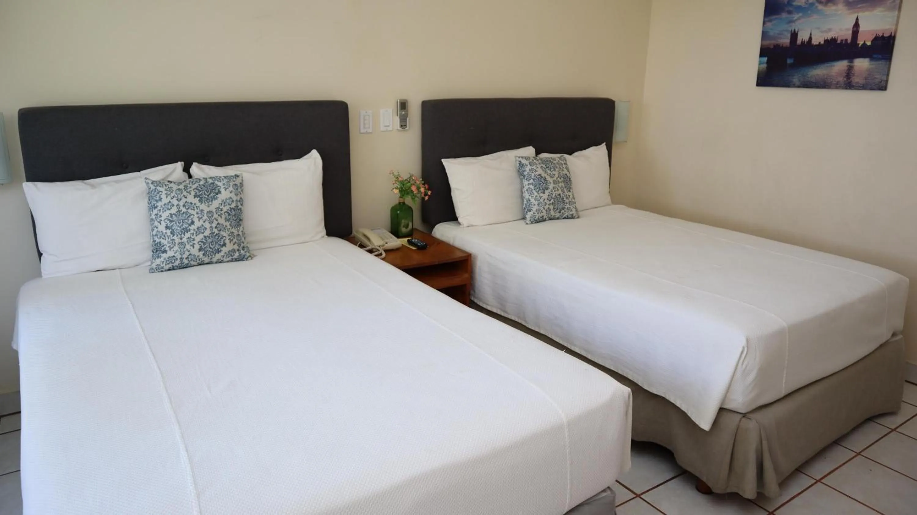 Bedroom, Bed in La Concha Beach Hotel & Club