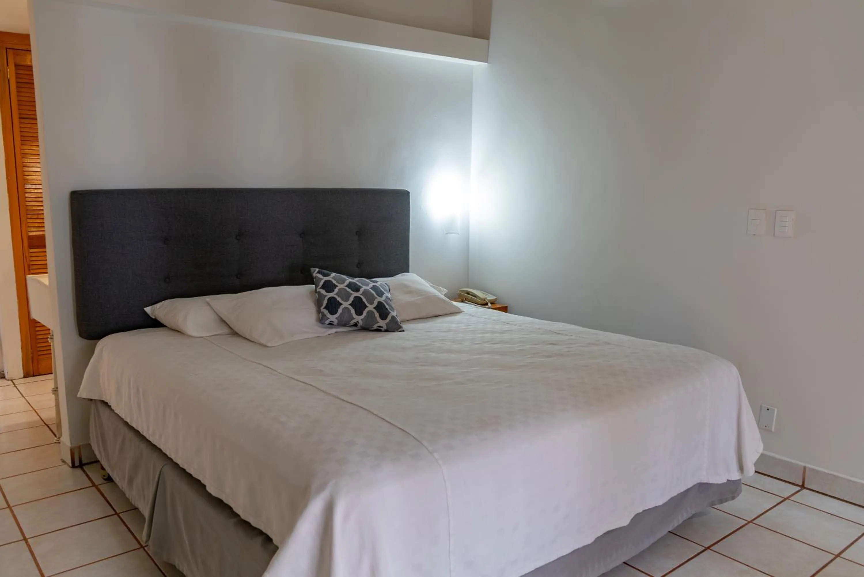 Bed in La Concha Beach Hotel & Club