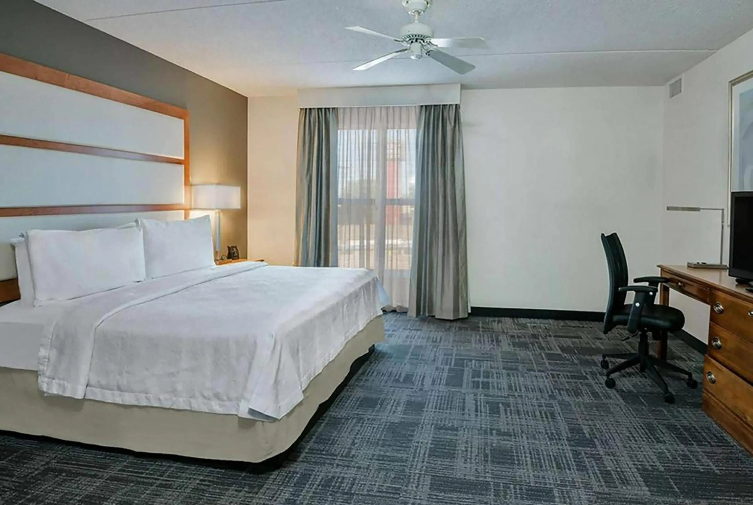 Bedroom in MainStay Suites Phoenix North