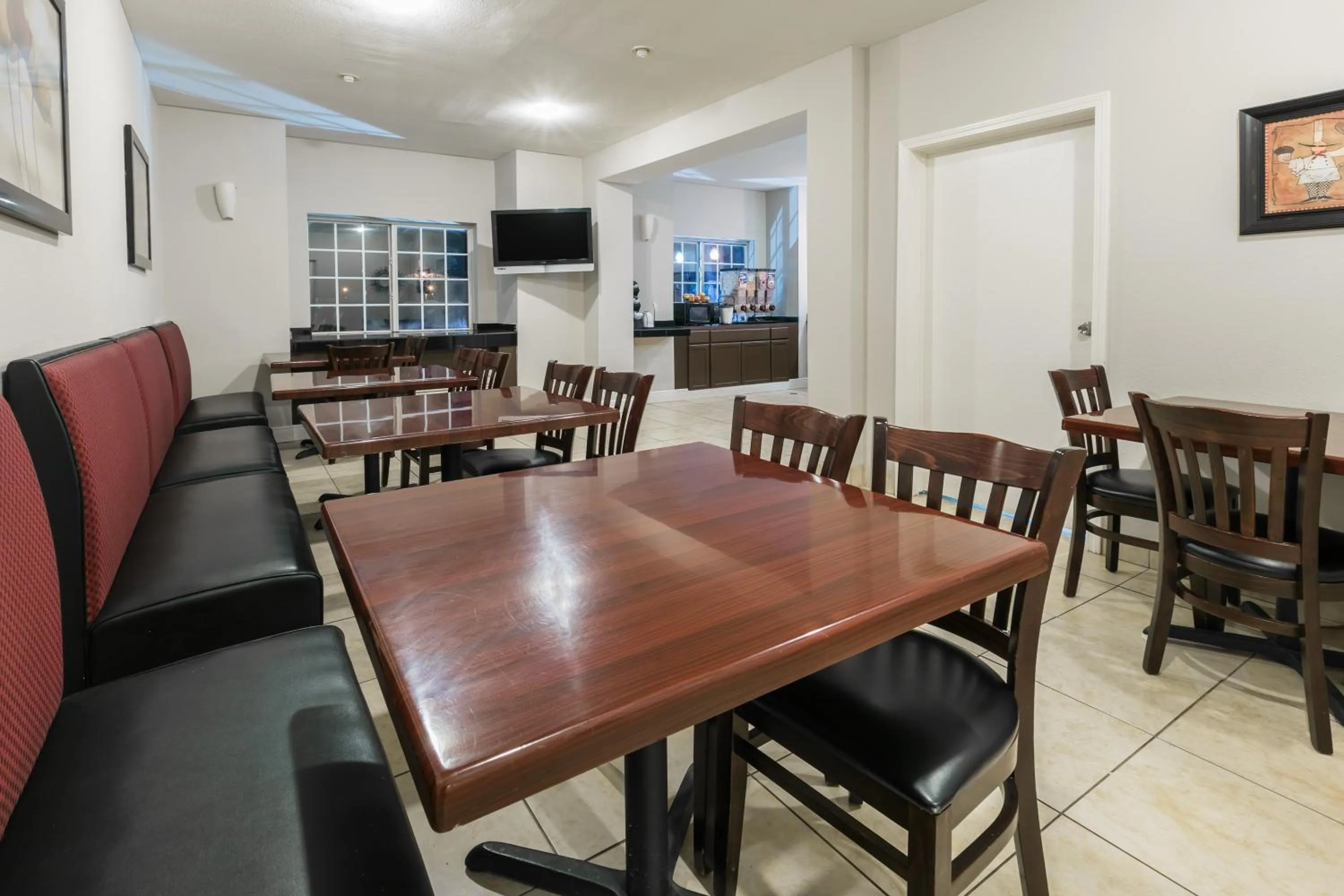 Continental breakfast in Microtel Inn and Suites Lafayette