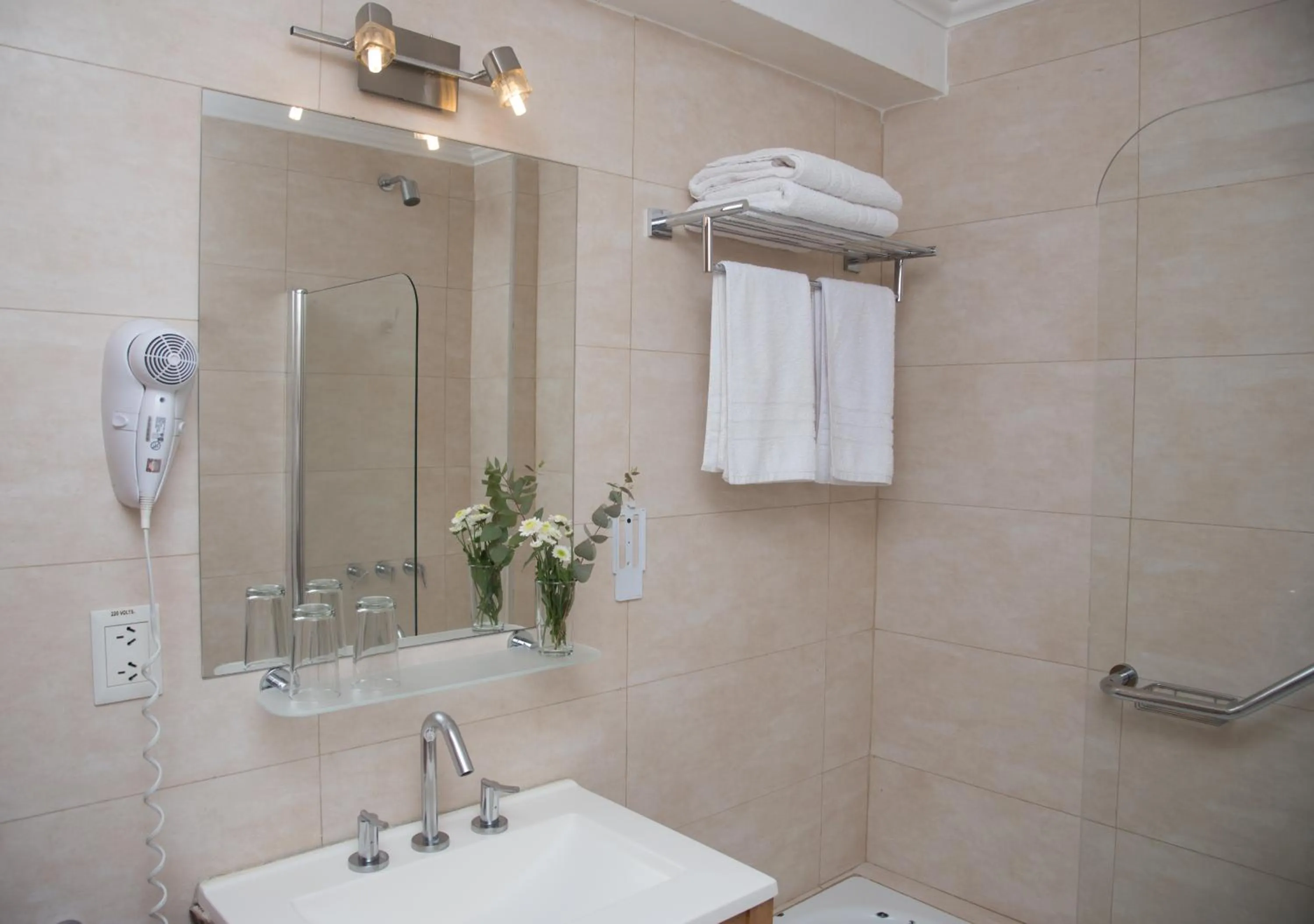 Bathroom in Hotel Tres Reyes