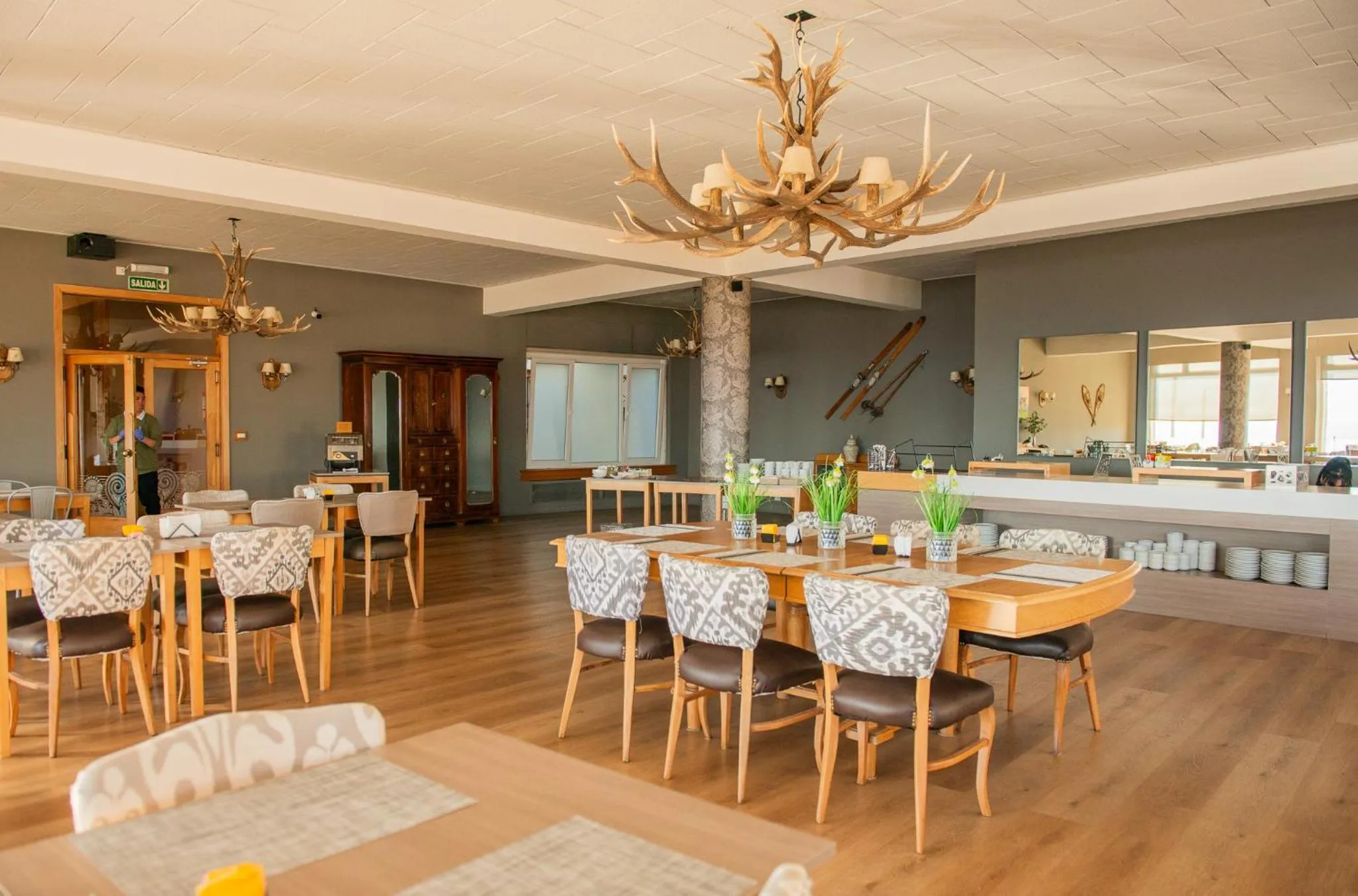 Buffet breakfast in Hotel Tres Reyes