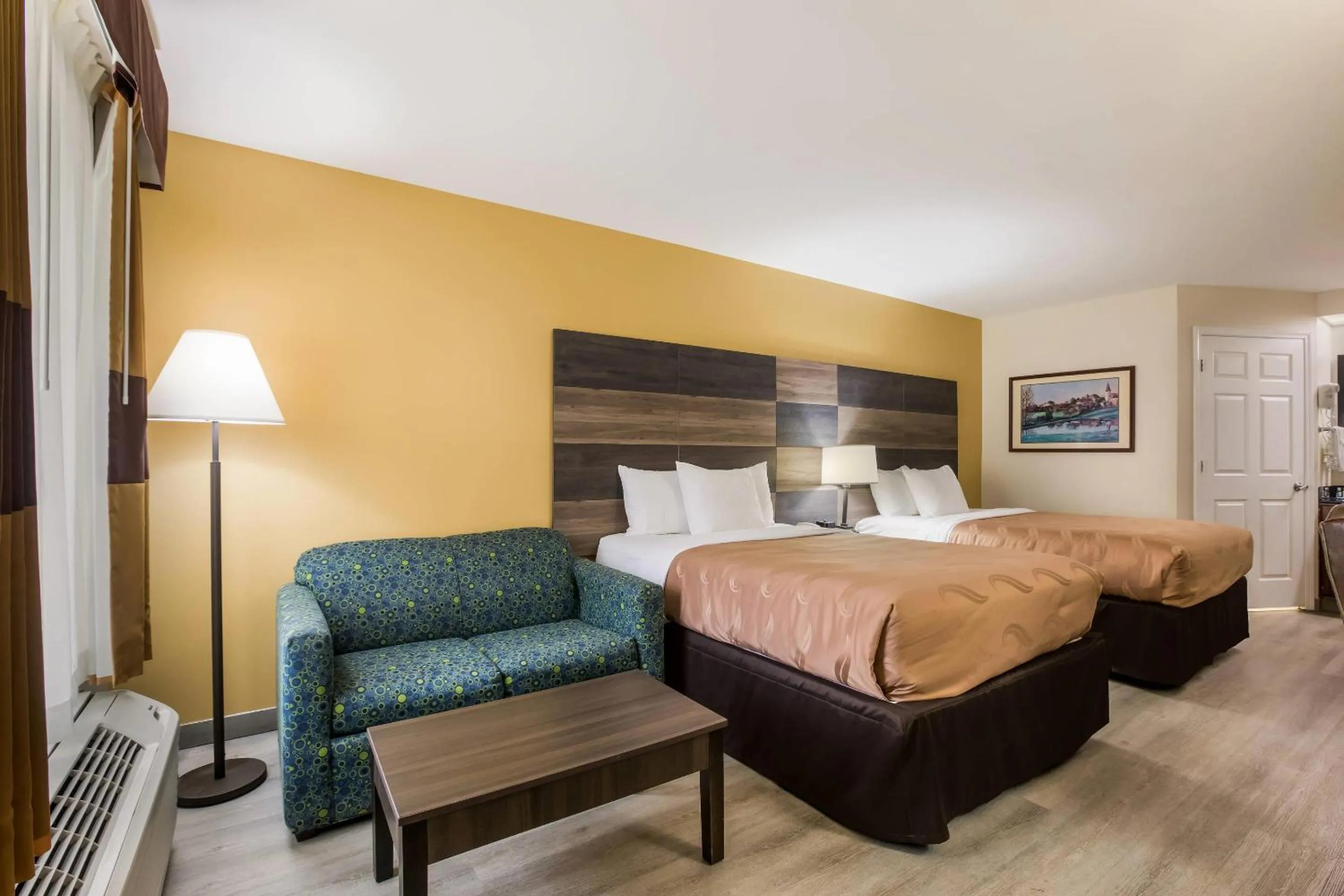 Bedroom, Bed in Quality Inn & Suites Greensboro near Lake Oconee