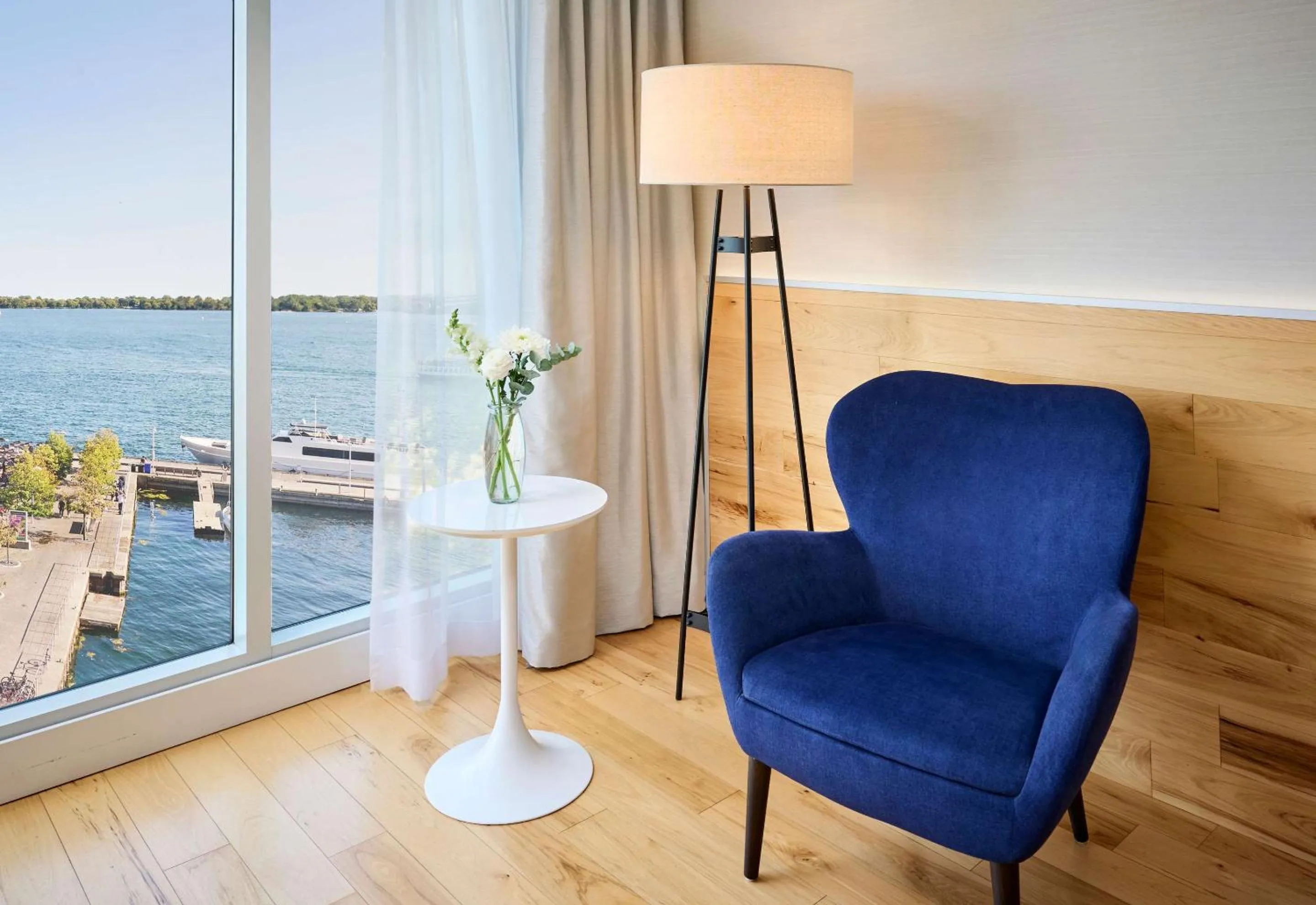 Bedroom in Radisson Blu Toronto Downtown