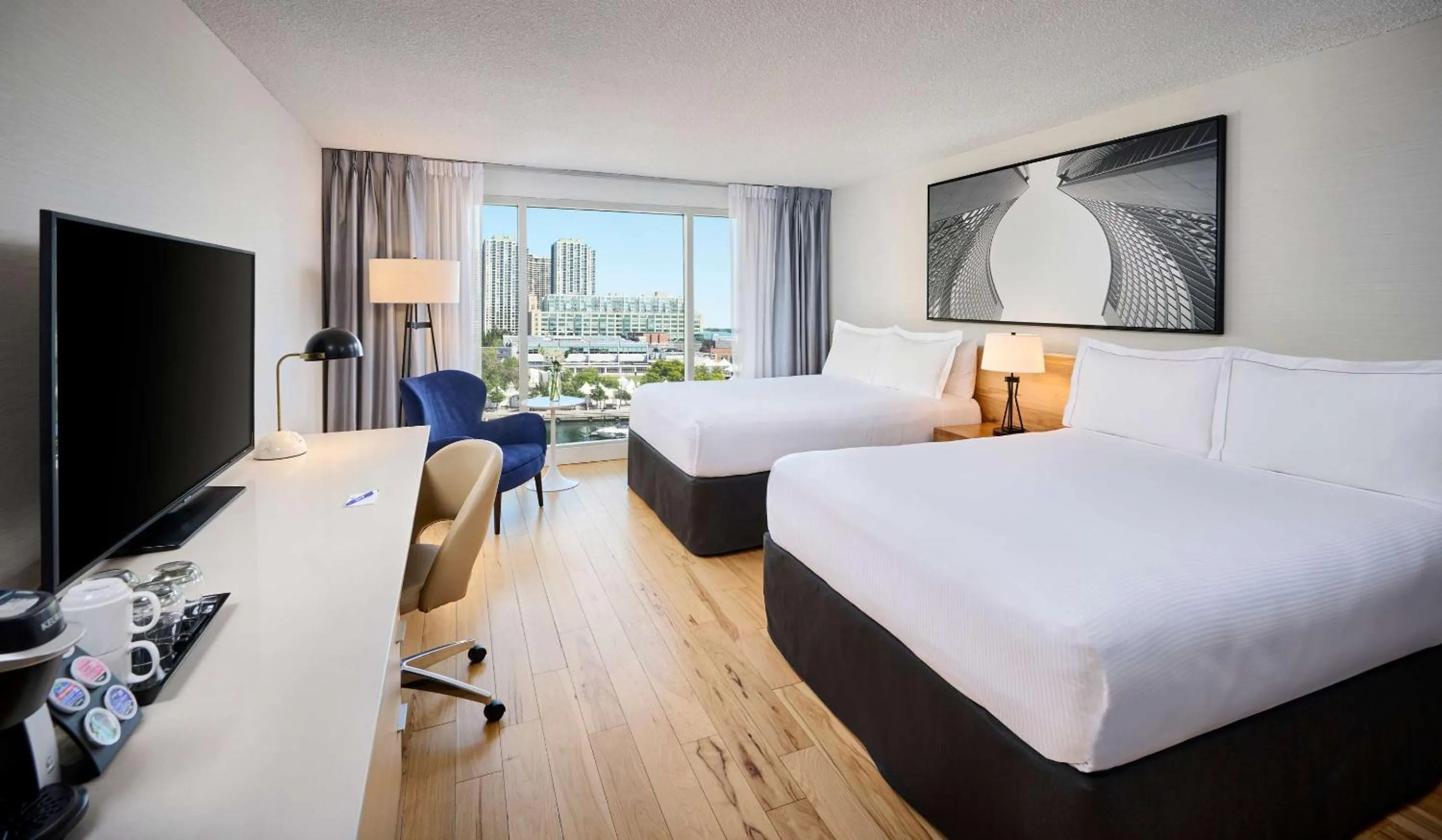 Bedroom, Bed in Radisson Blu Toronto Downtown