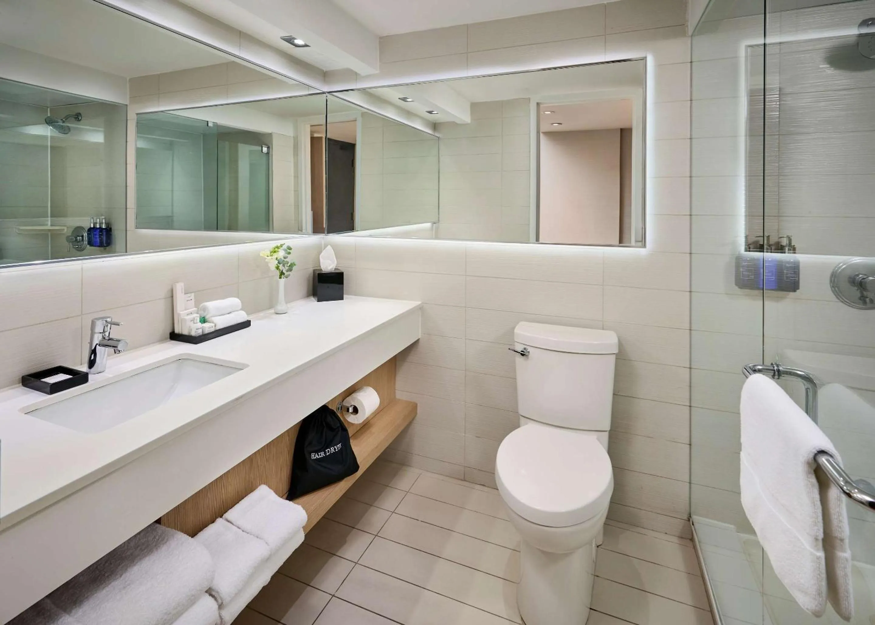 Bedroom in Radisson Blu Toronto Downtown