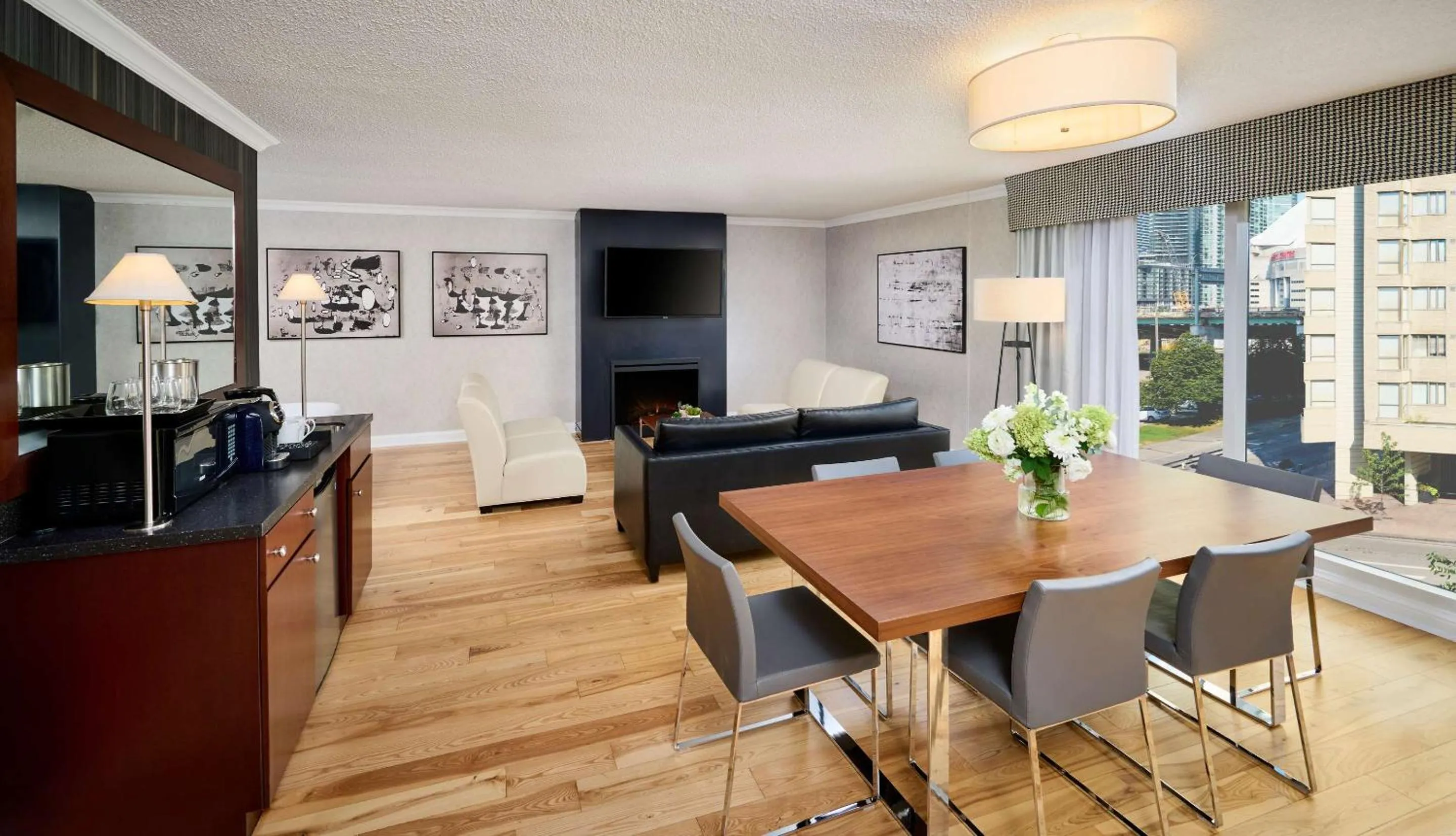 Bedroom in Radisson Blu Toronto Downtown