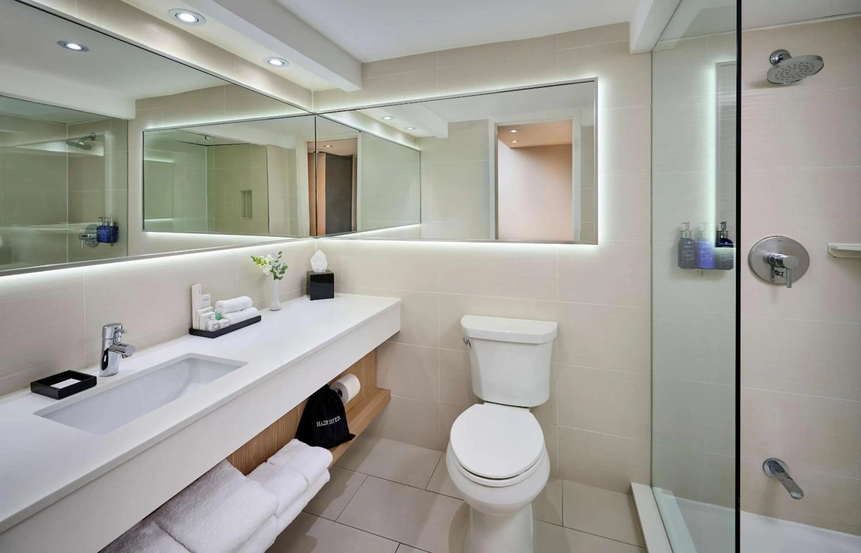 Bedroom in Radisson Blu Toronto Downtown