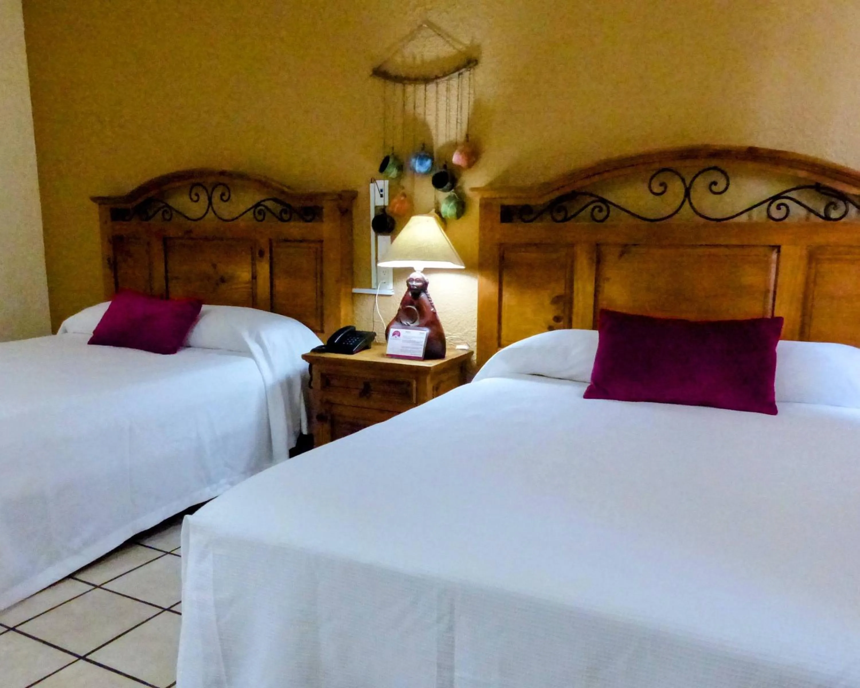 Bed in Hotel Hacienda Bugambilias La Paz