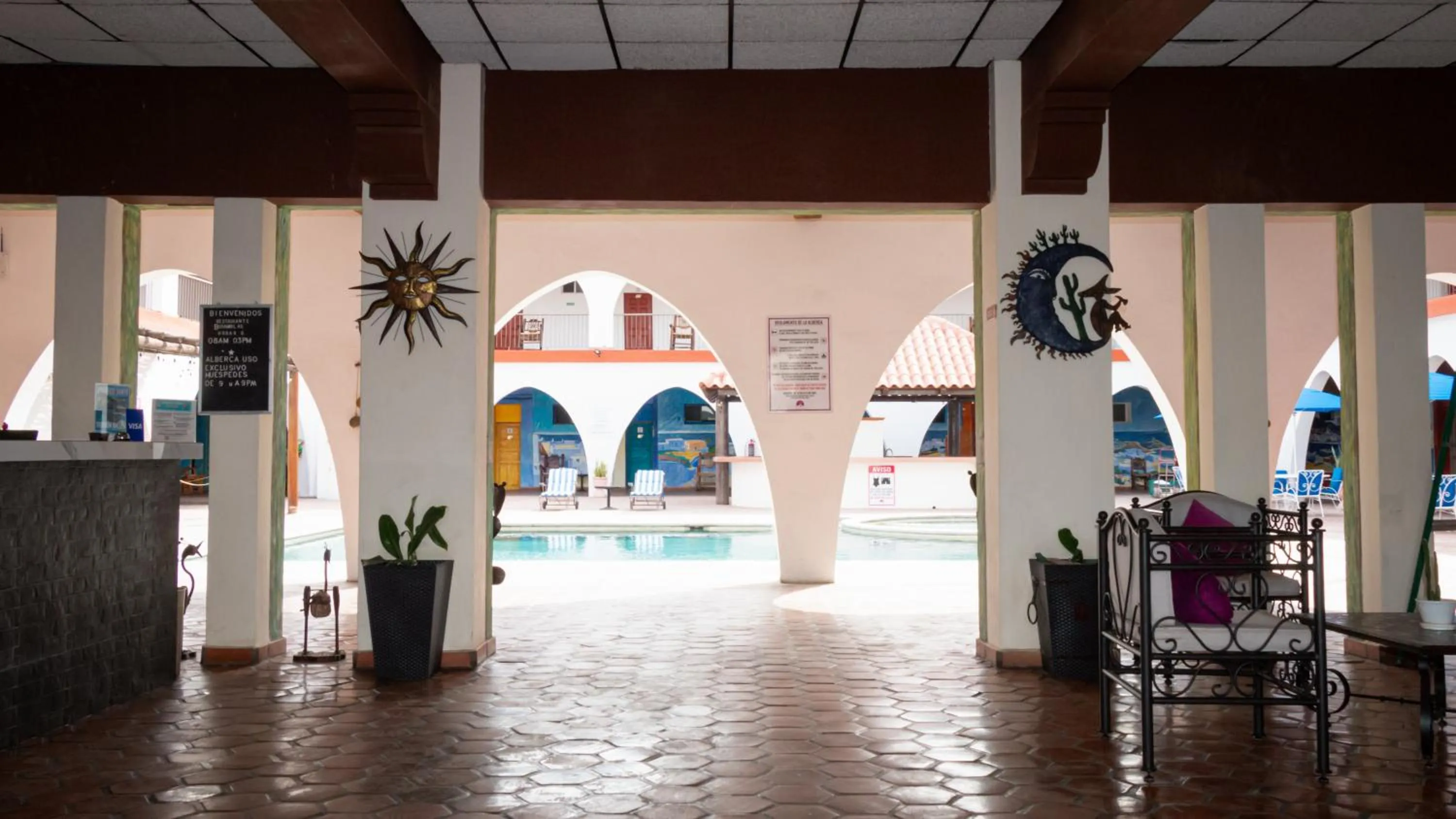 Living room in Hotel Hacienda Bugambilias La Paz