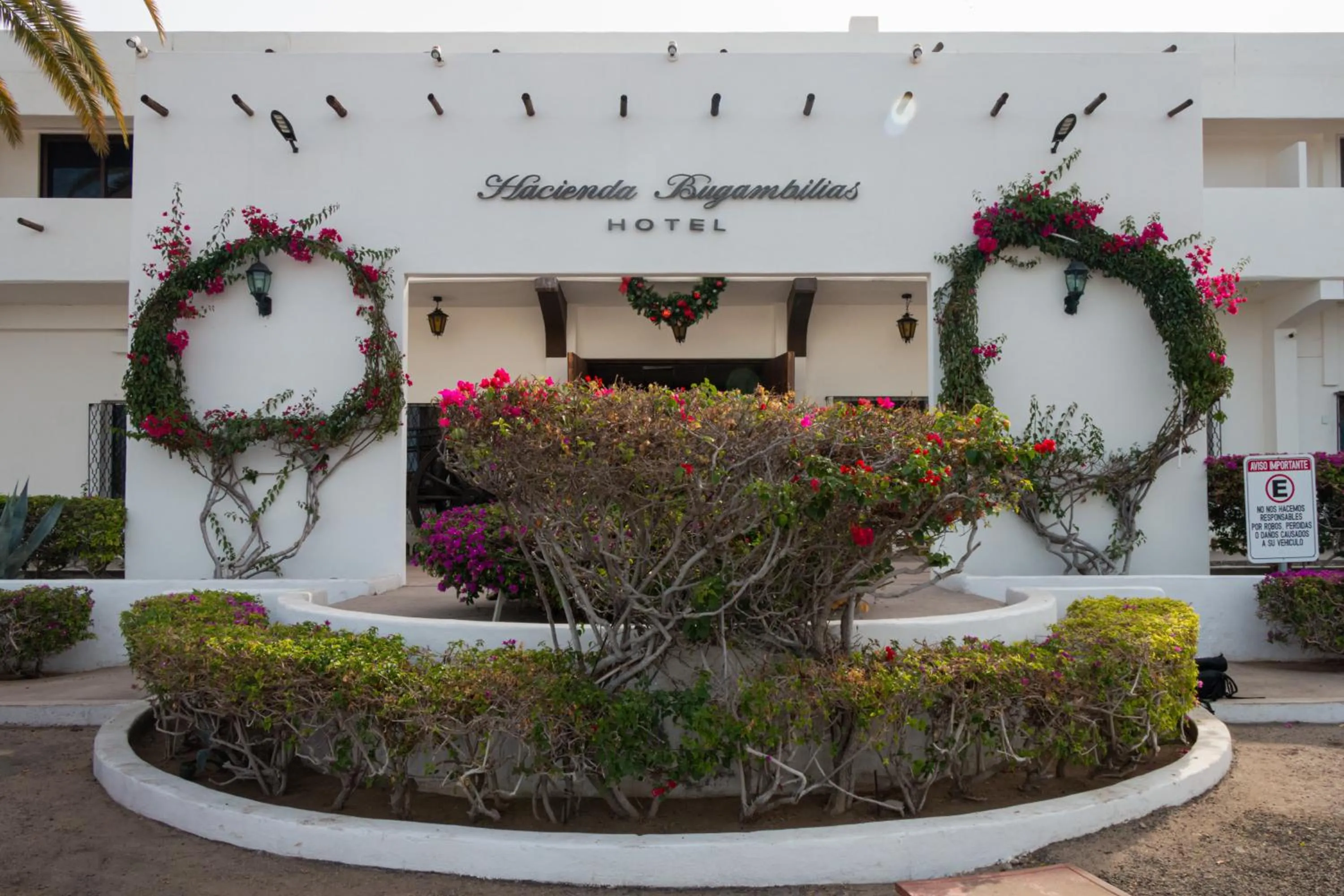 Facade/entrance in Hotel Hacienda Bugambilias La Paz