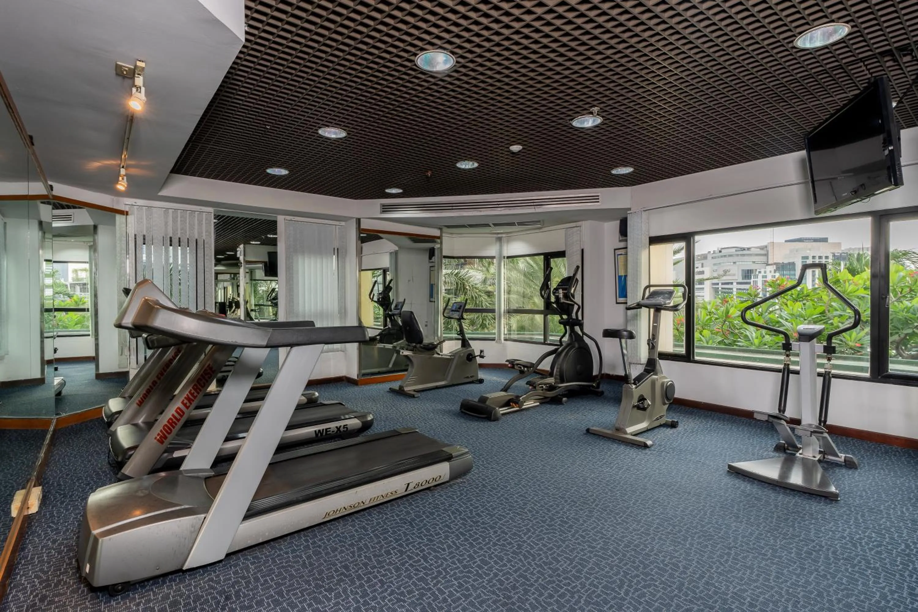 Fitness centre/facilities in Grand Diamond Suites Hotel
