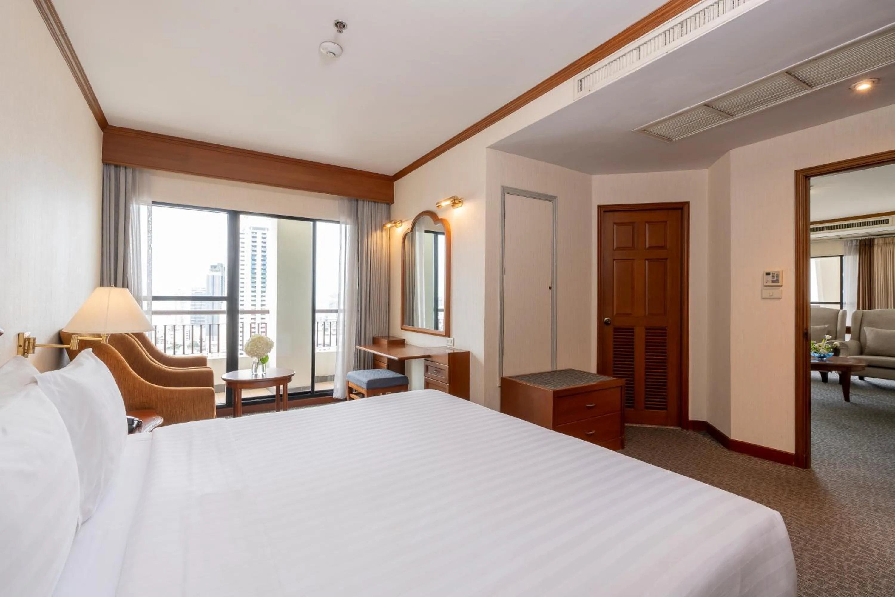 Bedroom, Bed in Grand Diamond Suites Hotel
