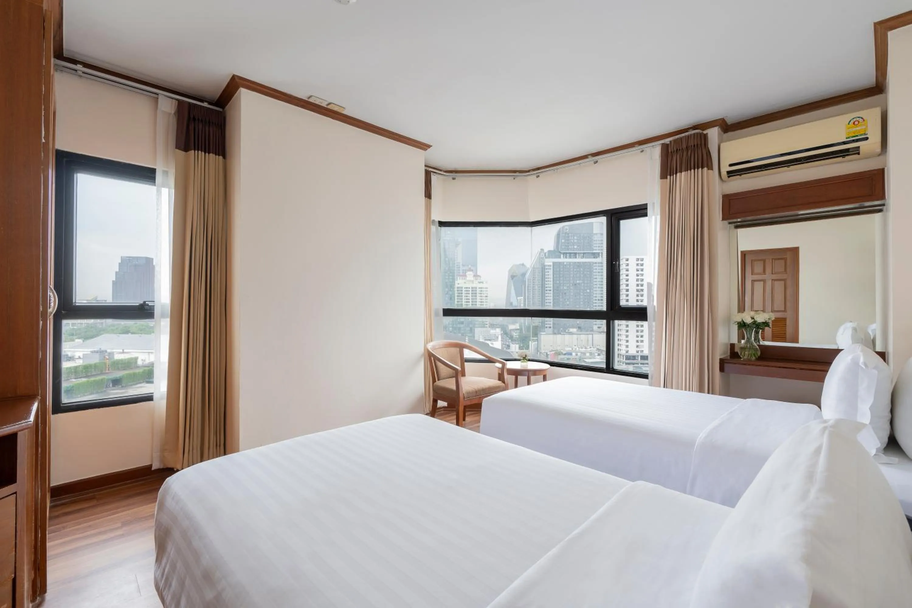 Bedroom, Bed in Grand Diamond Suites Hotel