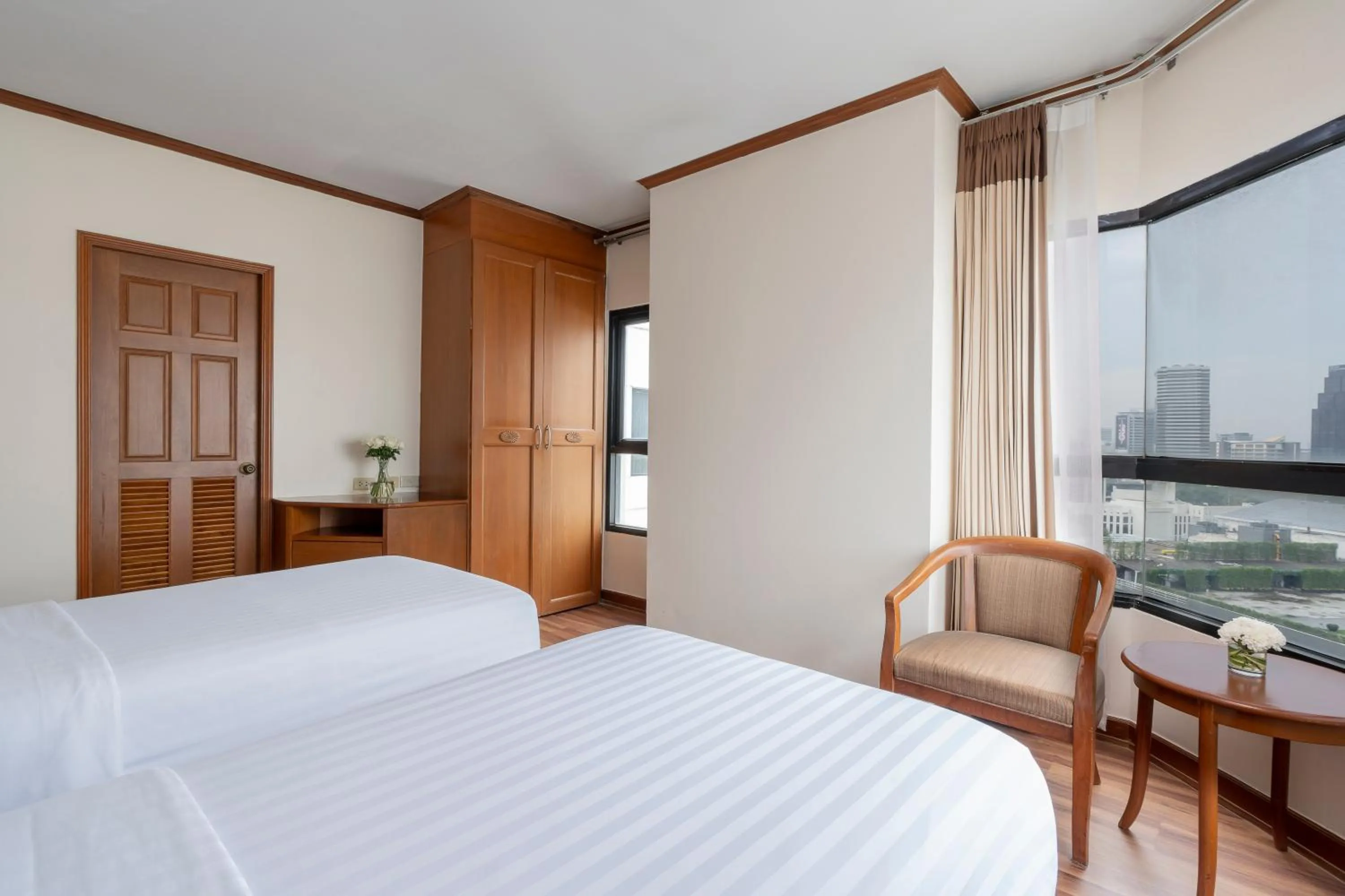 Bedroom, Bed in Grand Diamond Suites Hotel