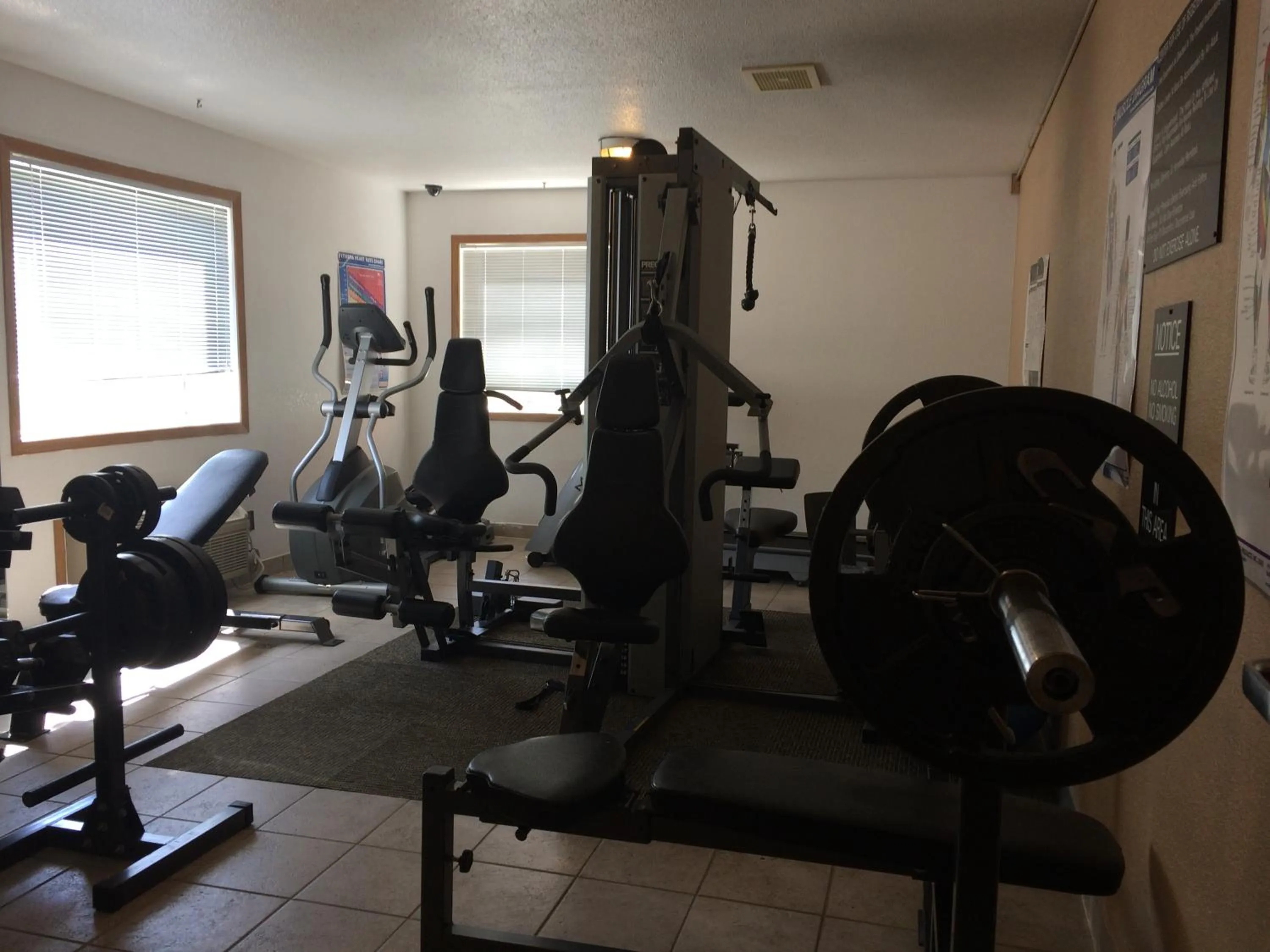 Fitness centre/facilities in Super 8 by Wyndham Drayton Valley
