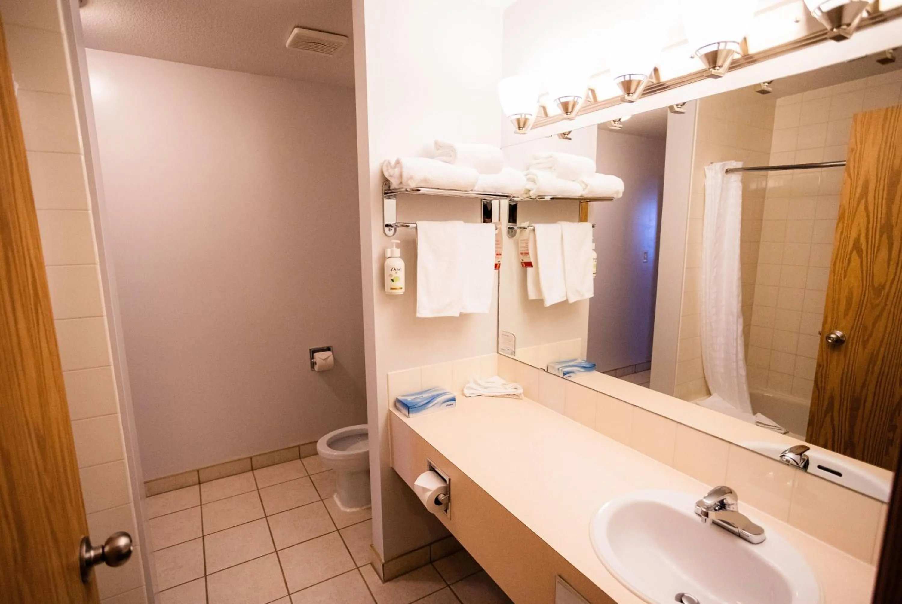 Bathroom in Super 8 by Wyndham Drayton Valley