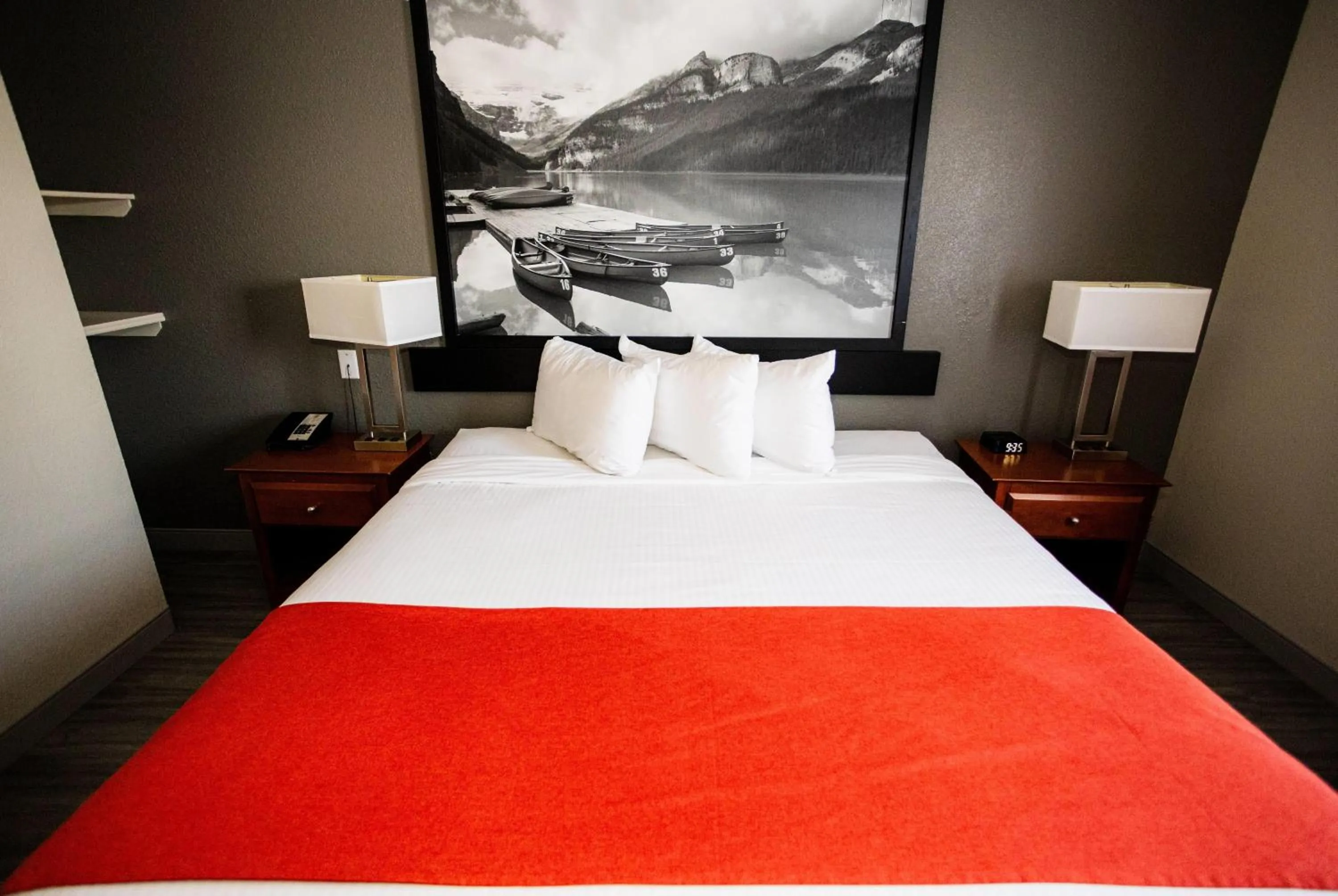 Photo of the whole room, Bed in Super 8 by Wyndham Drayton Valley