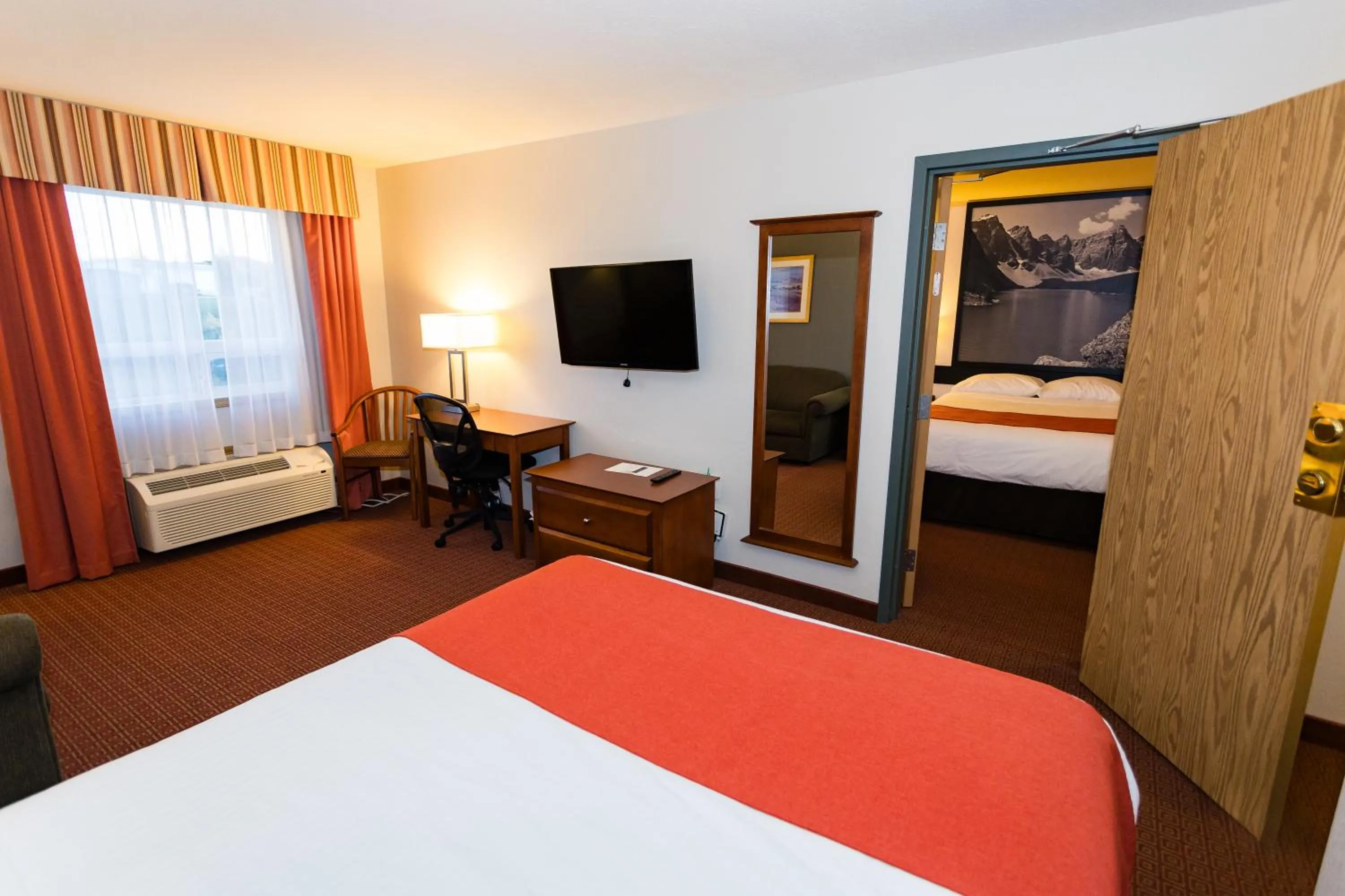 Bedroom, Bed in Super 8 by Wyndham Drayton Valley