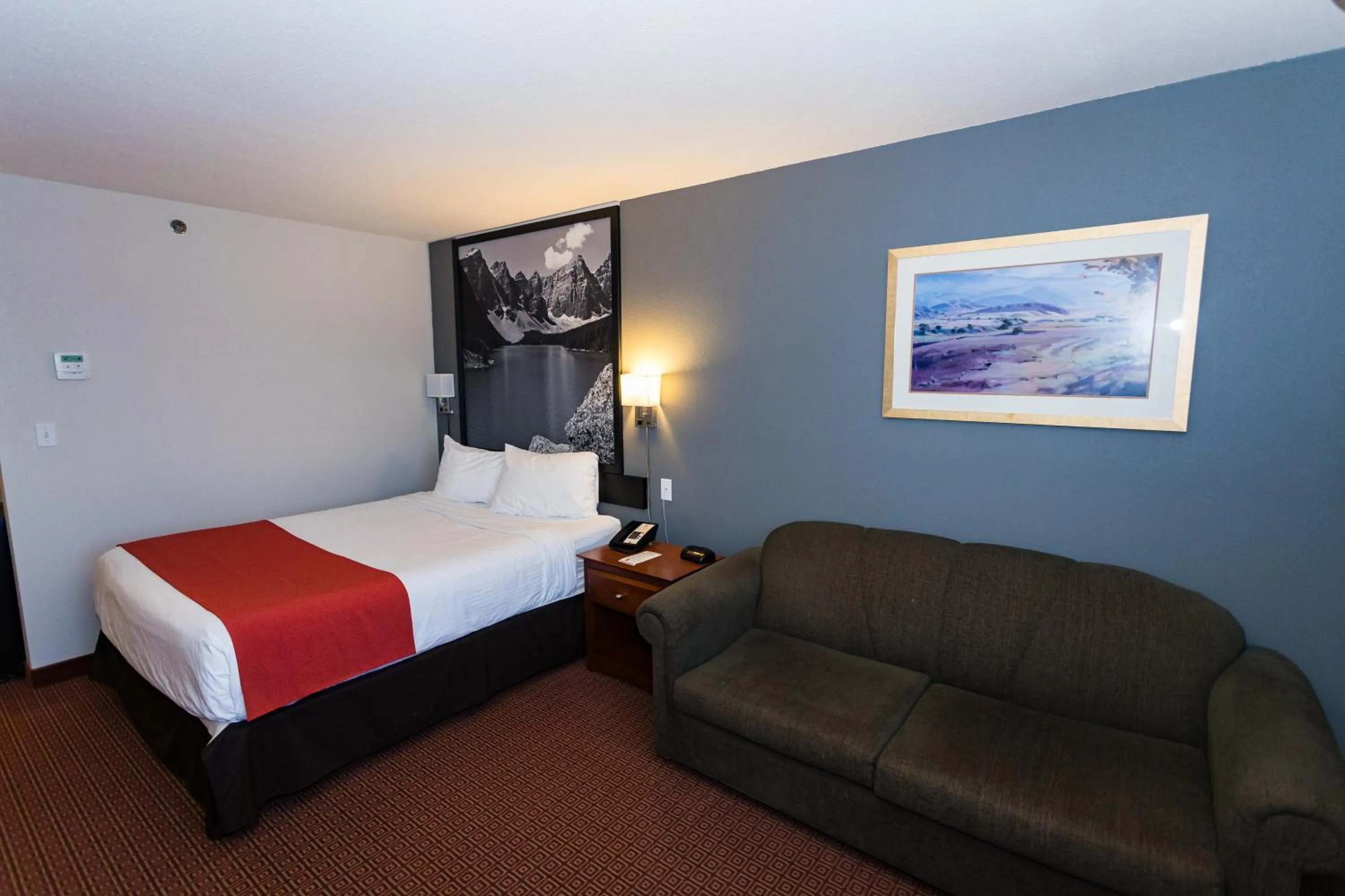 Bed in Super 8 by Wyndham Drayton Valley