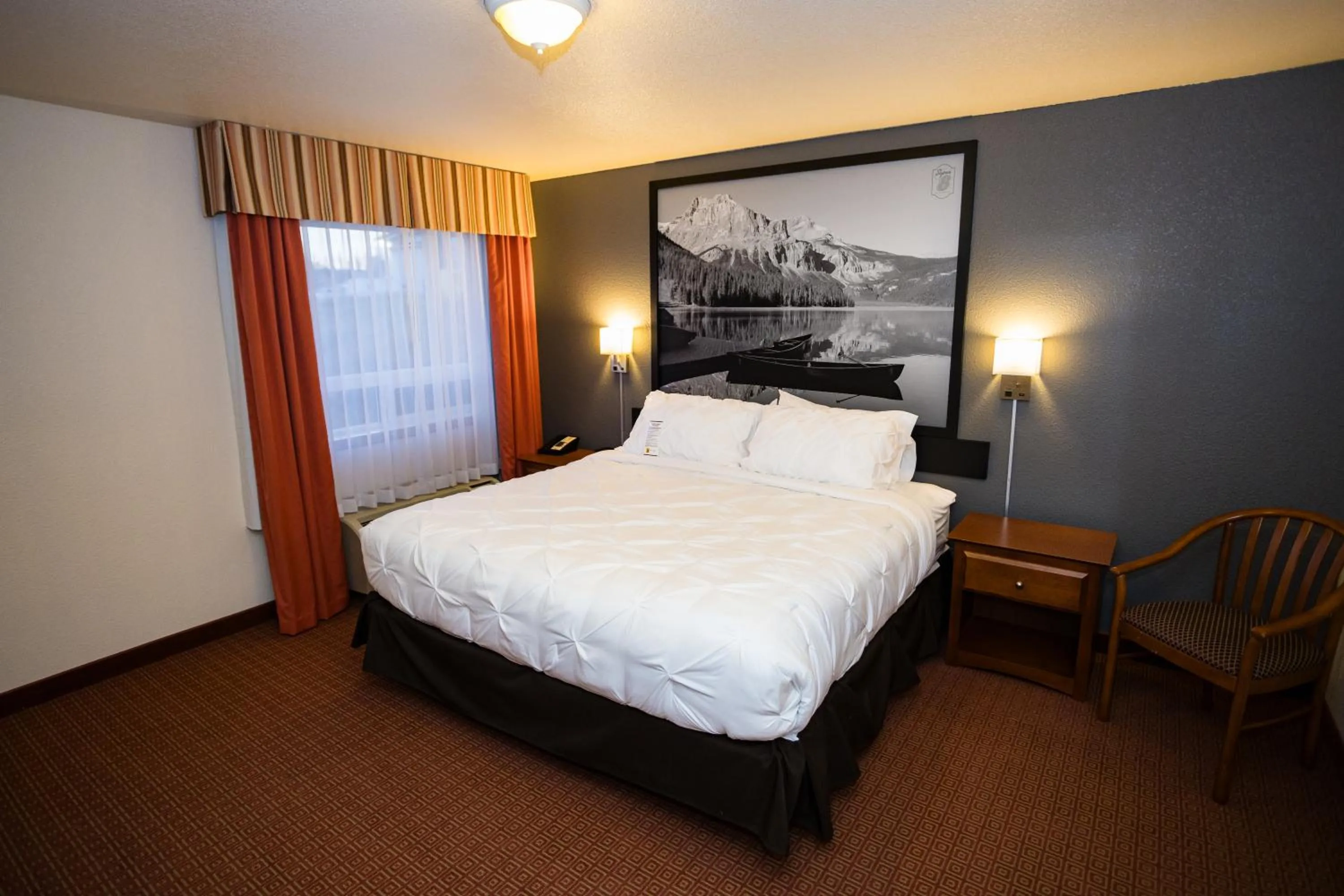 Kitchen or kitchenette, Bed in Super 8 by Wyndham Drayton Valley