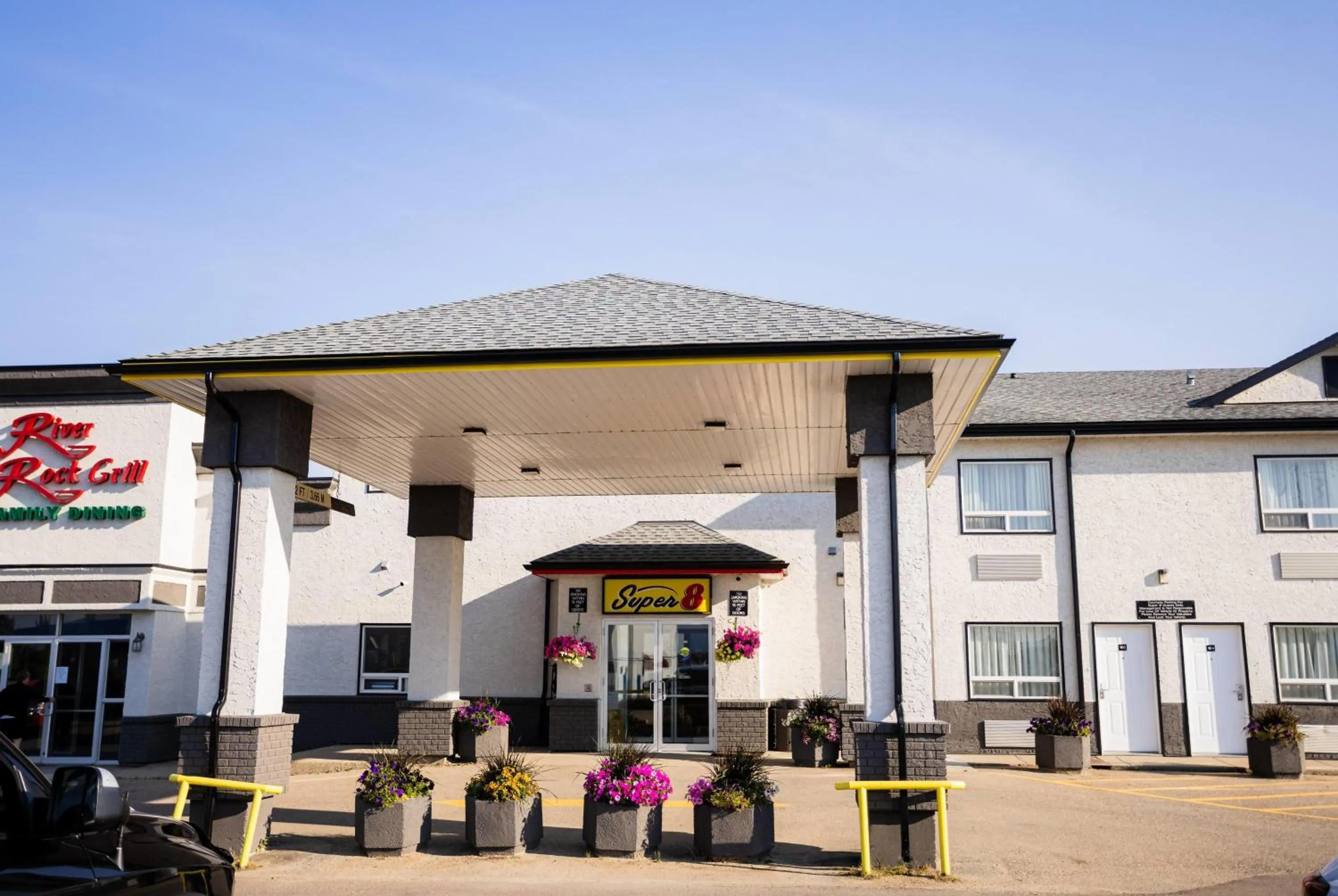 Property building in Super 8 by Wyndham Drayton Valley