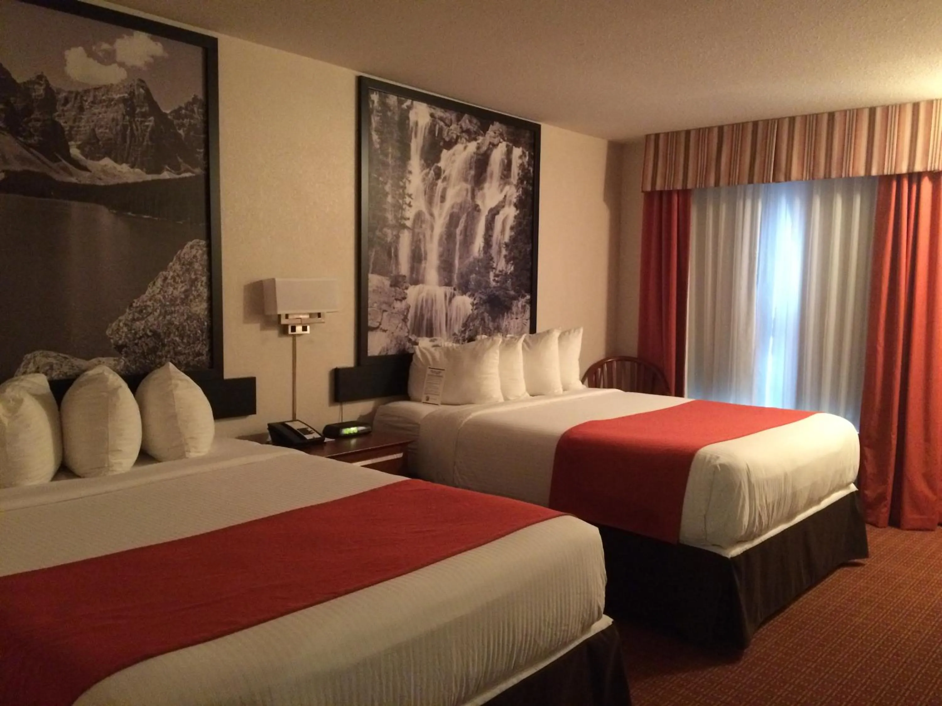 Decorative detail, Bed in Super 8 by Wyndham Drayton Valley