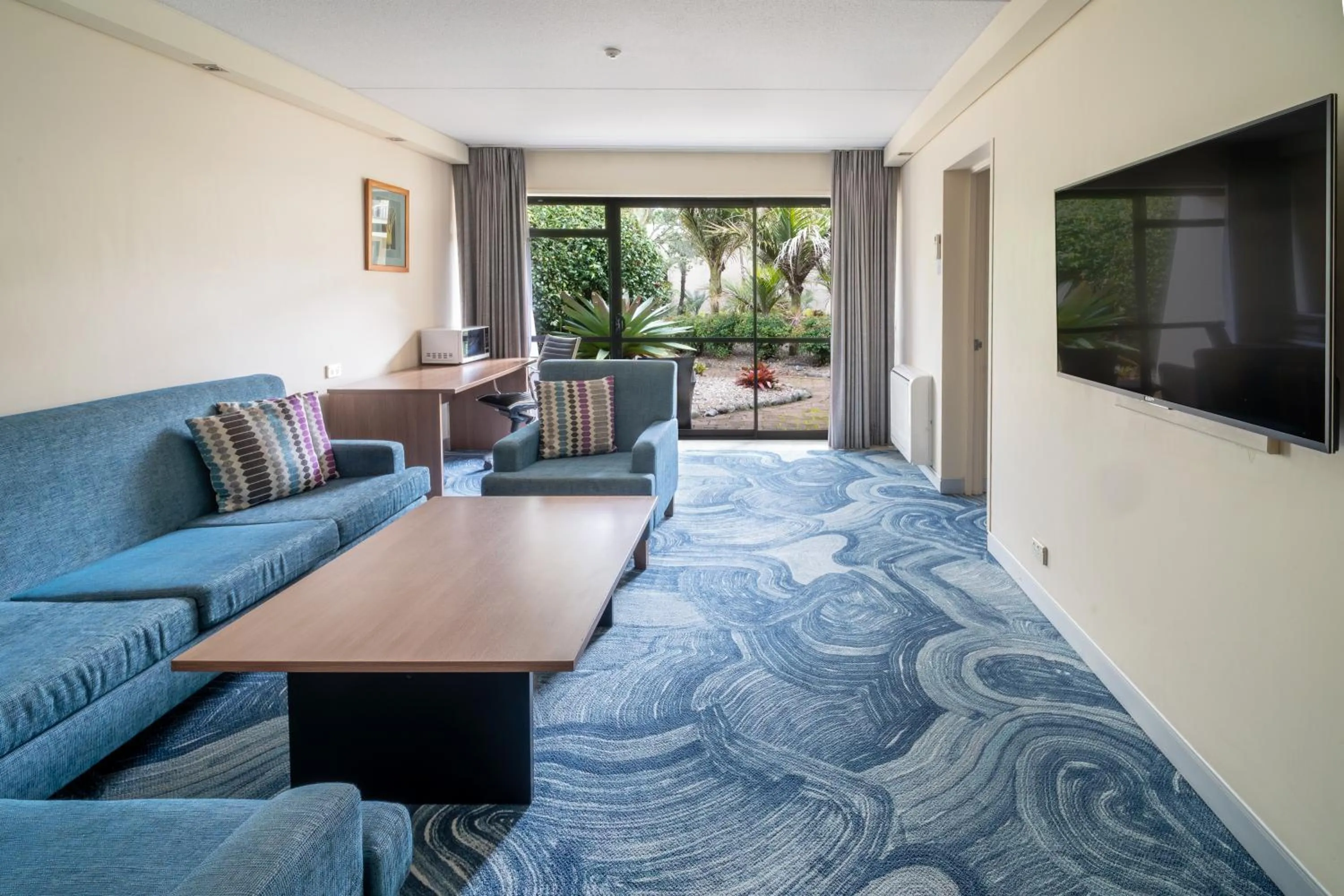 Bedroom in Holiday Inn Auckland Airport by IHG