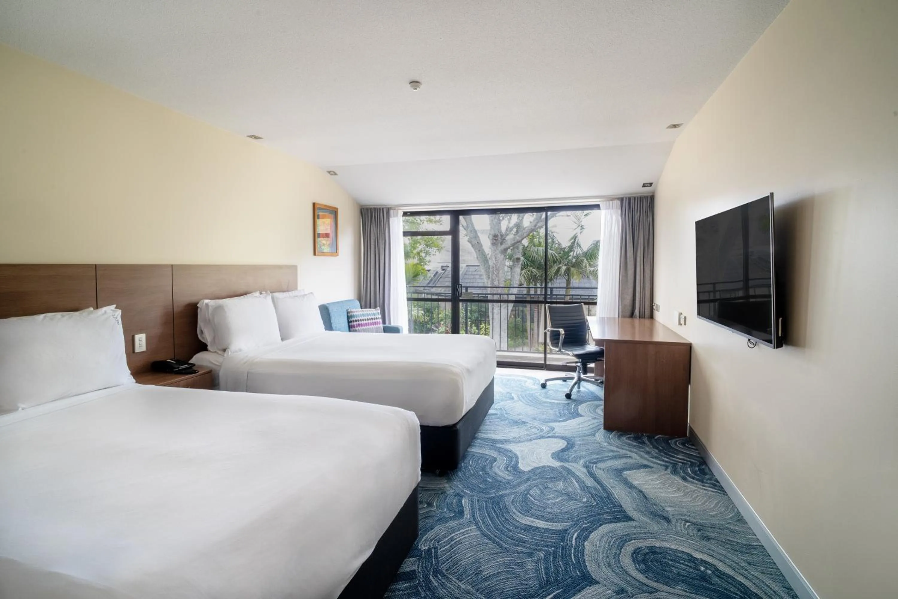 Bedroom, Bed in Holiday Inn Auckland Airport by IHG