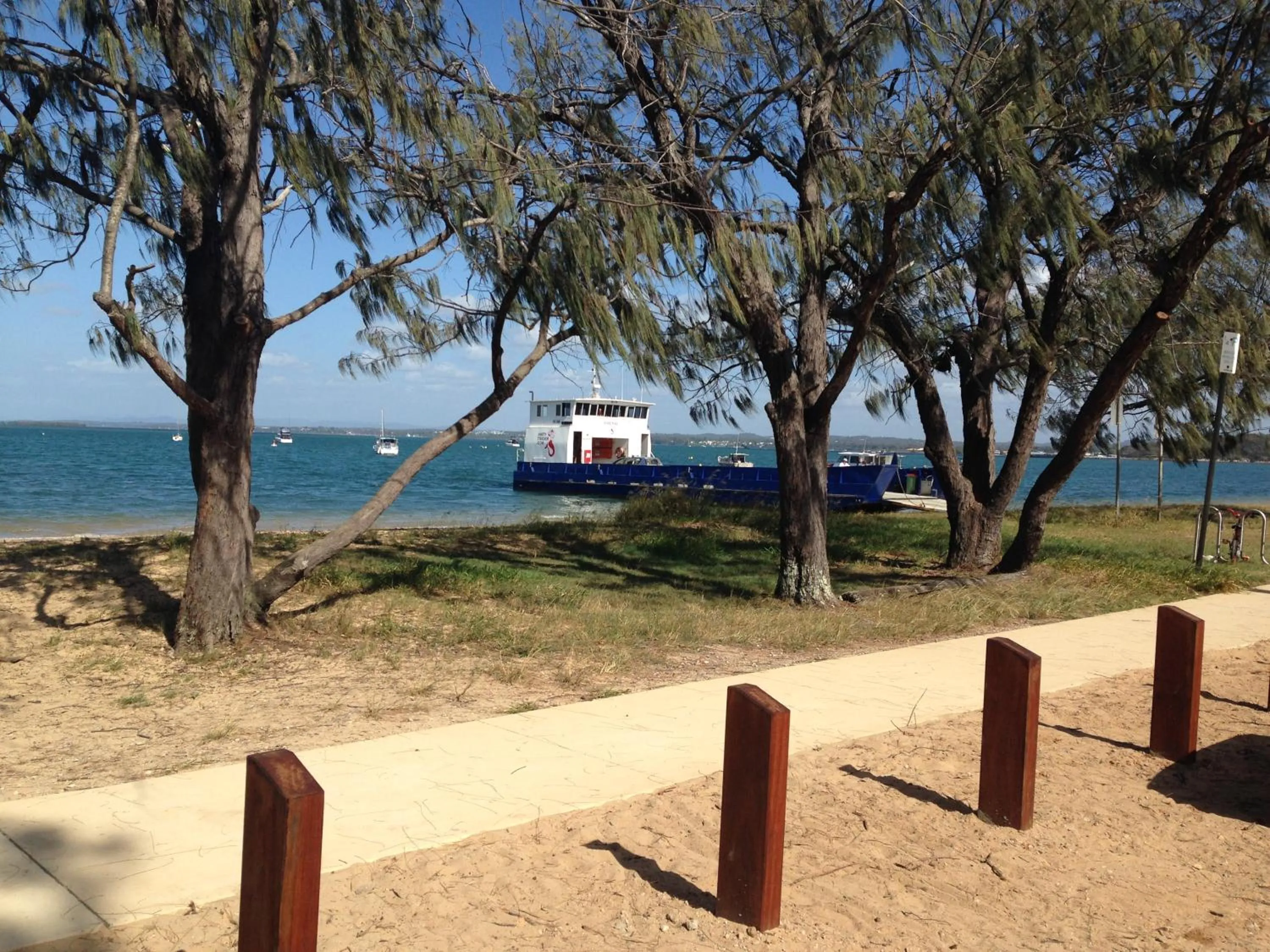 Beach in Seminara Apartments Coochiemudlo Island