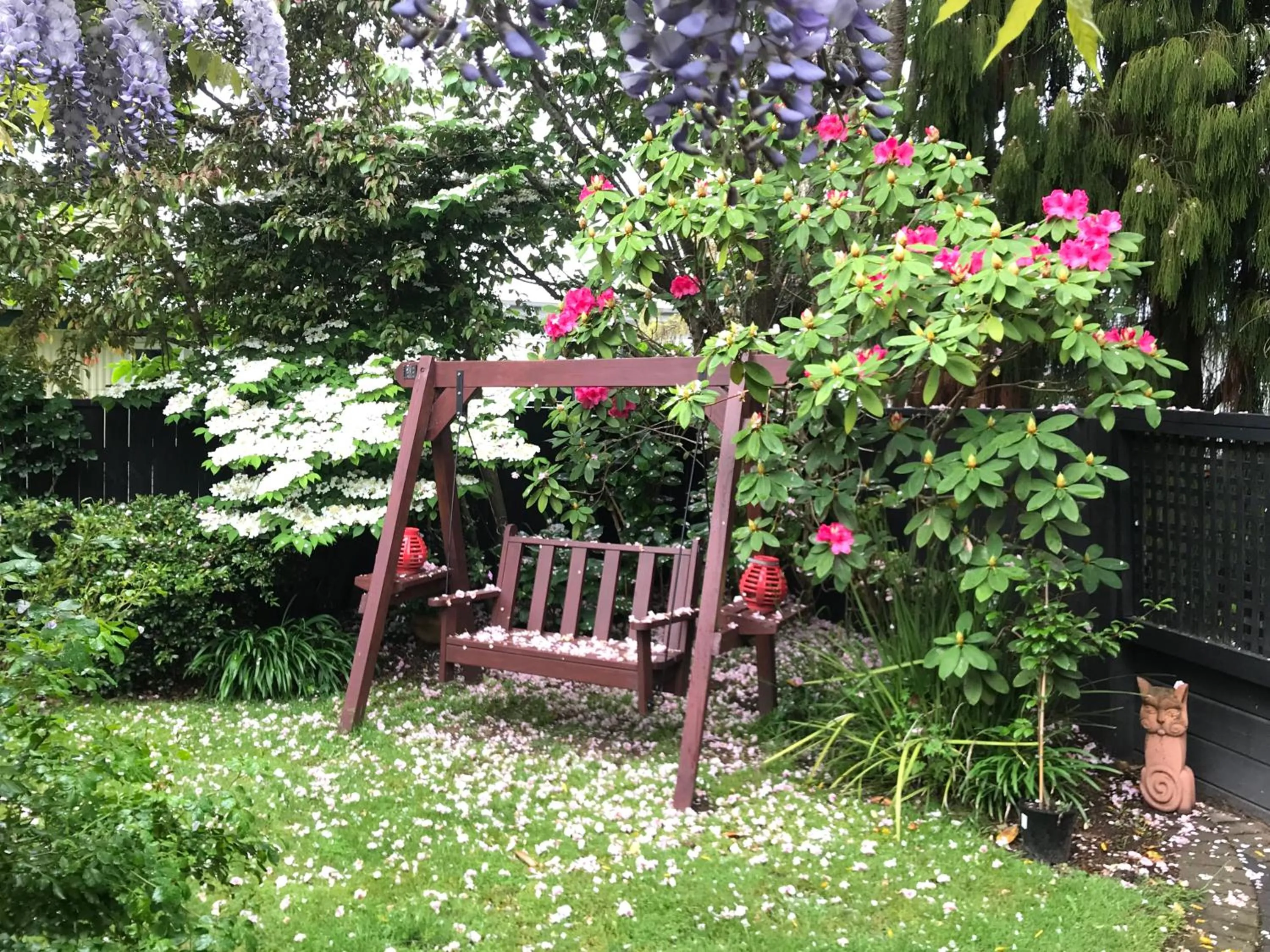Garden in The Loft Bed and Breakfast