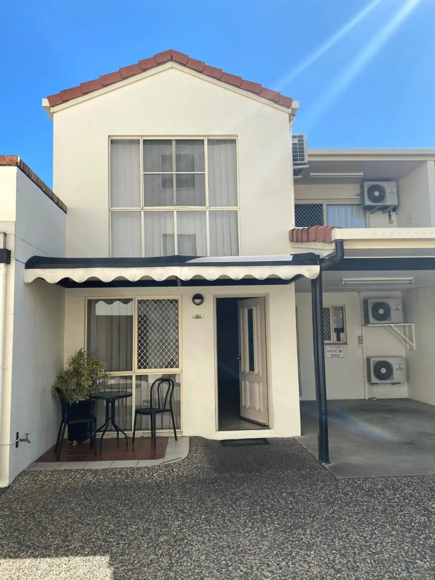 Two-Bedroom Townhouse in Cityville Apartments & Motel Two-Bedroom Townhouse in Cityville Apartments & Motel