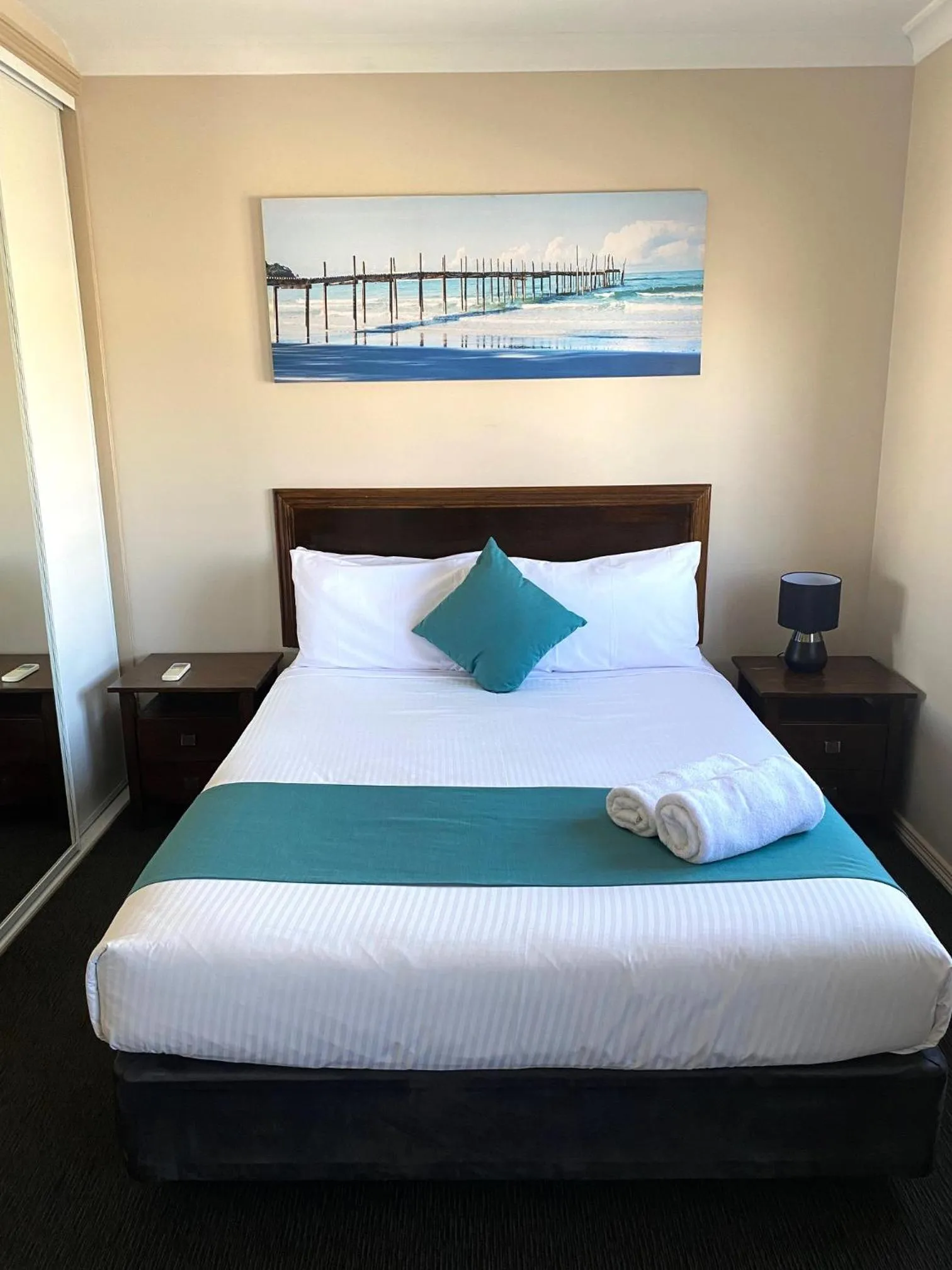 Bed in Cityville Apartments & Motel