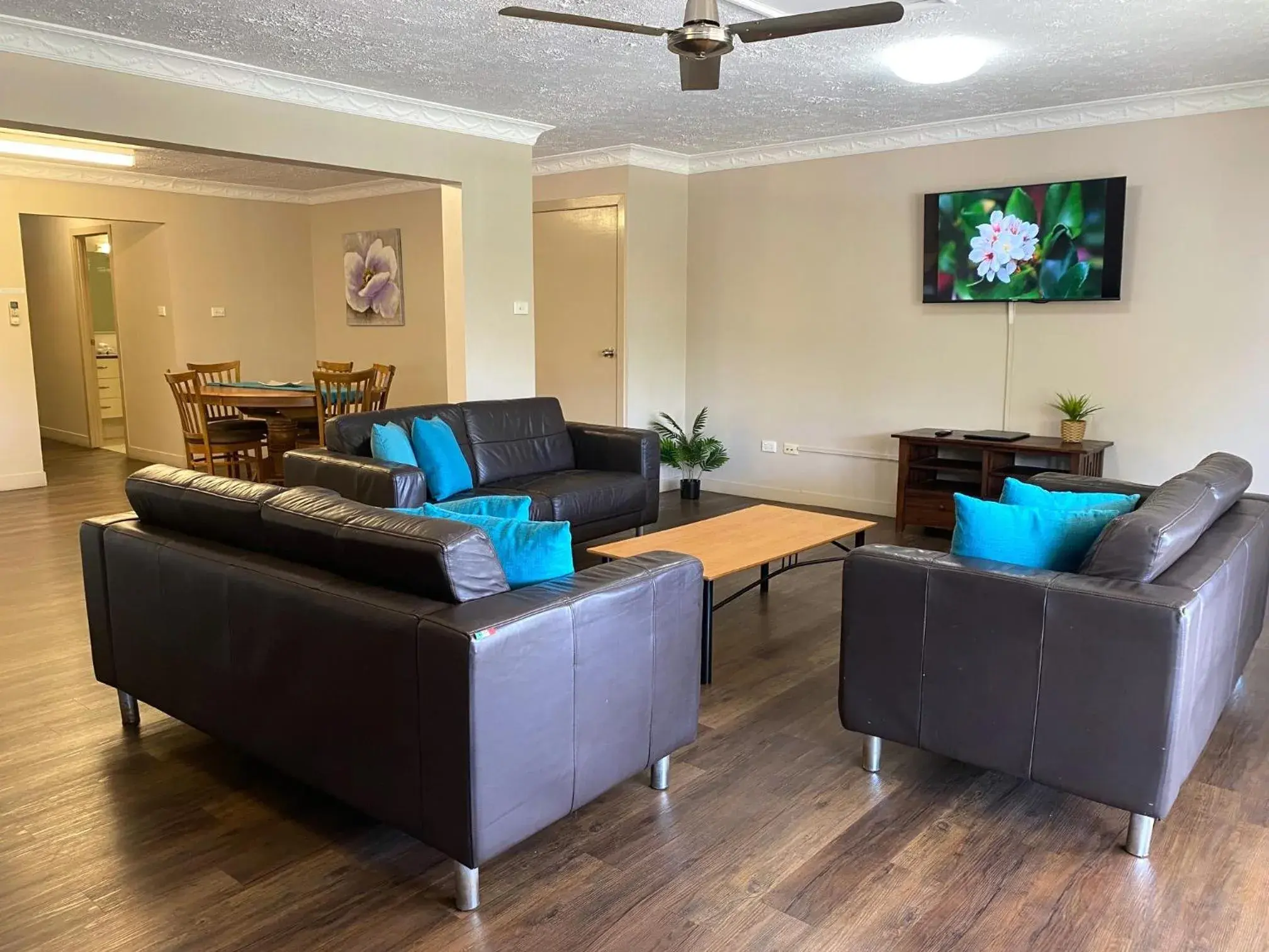 Riverfront Four-Bedroom Apartment in Cityville Apartments & Motel Riverfront Four-Bedroom Apartment in Cityville Apartments & Motel