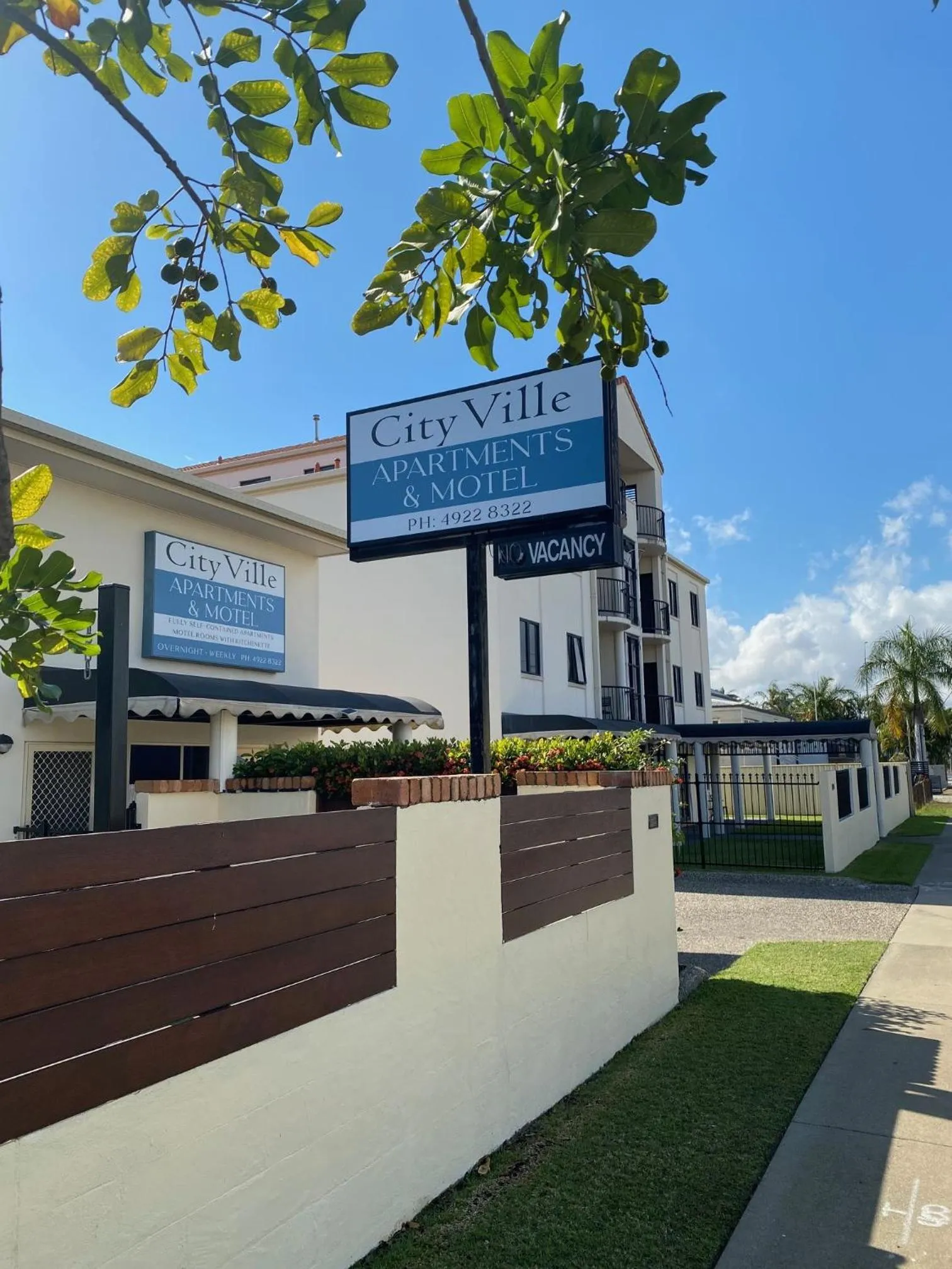 Cityville Apartments & Motel