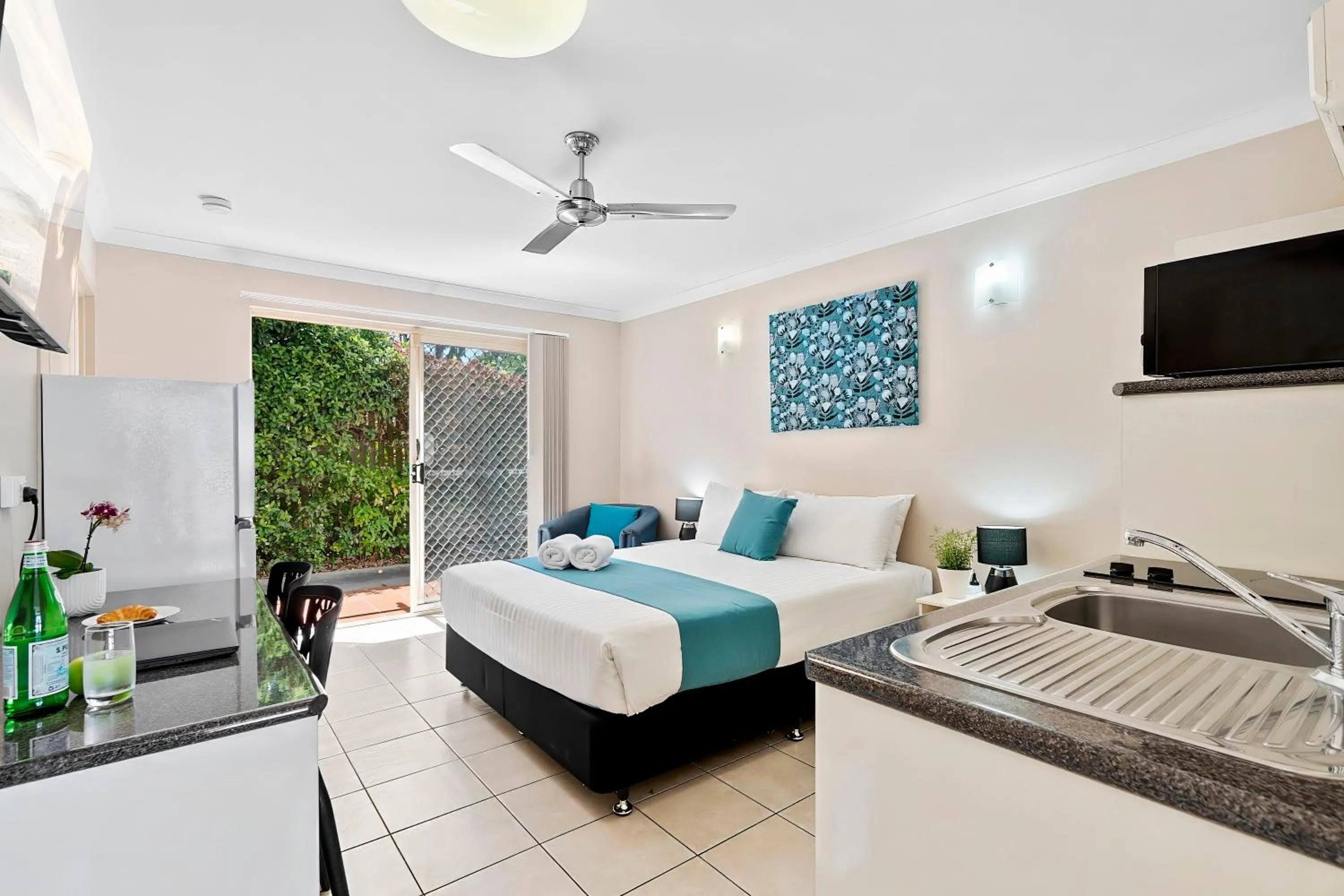 Cityville Apartments & Motel