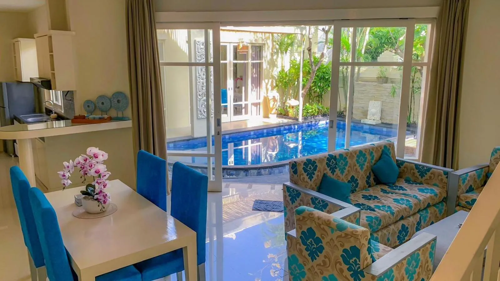 Kitchen or kitchenette in Awila Villas Kuta by The Wina Resorts