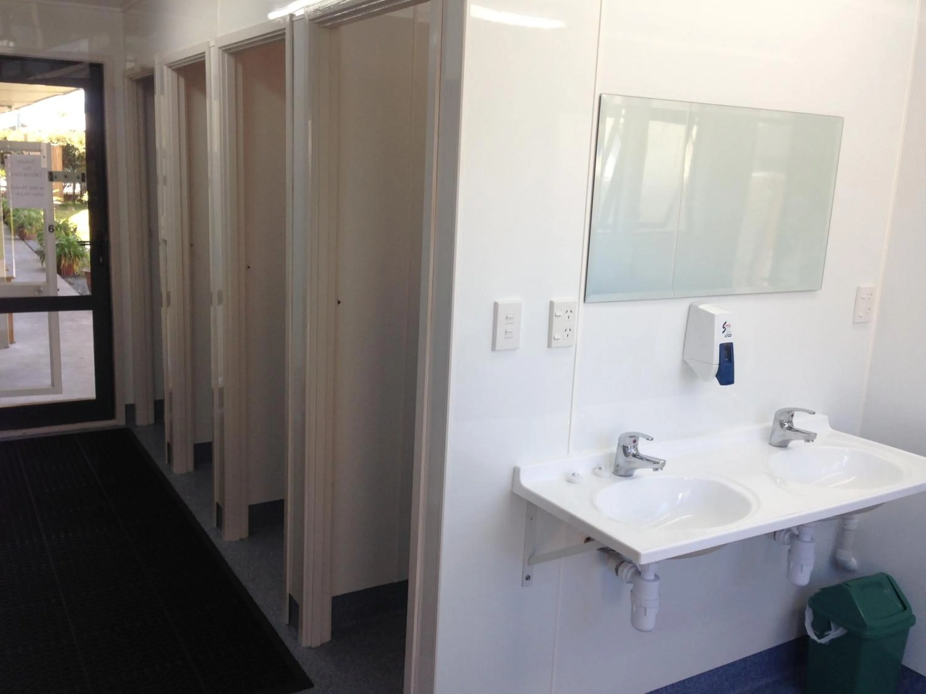 Bathroom in Tripinn Motel & Share Accommodation