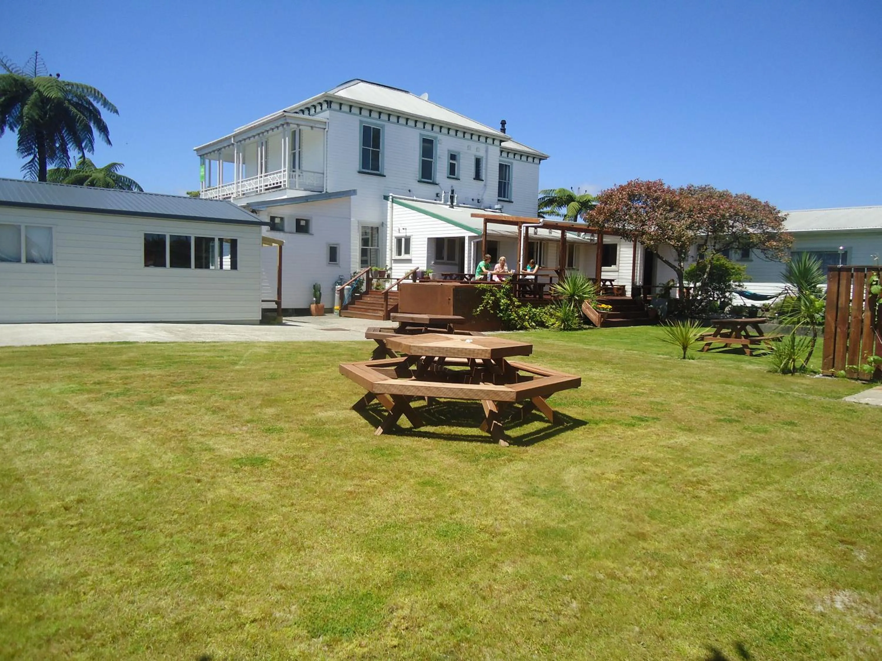 Garden in Tripinn Motel & Share Accommodation