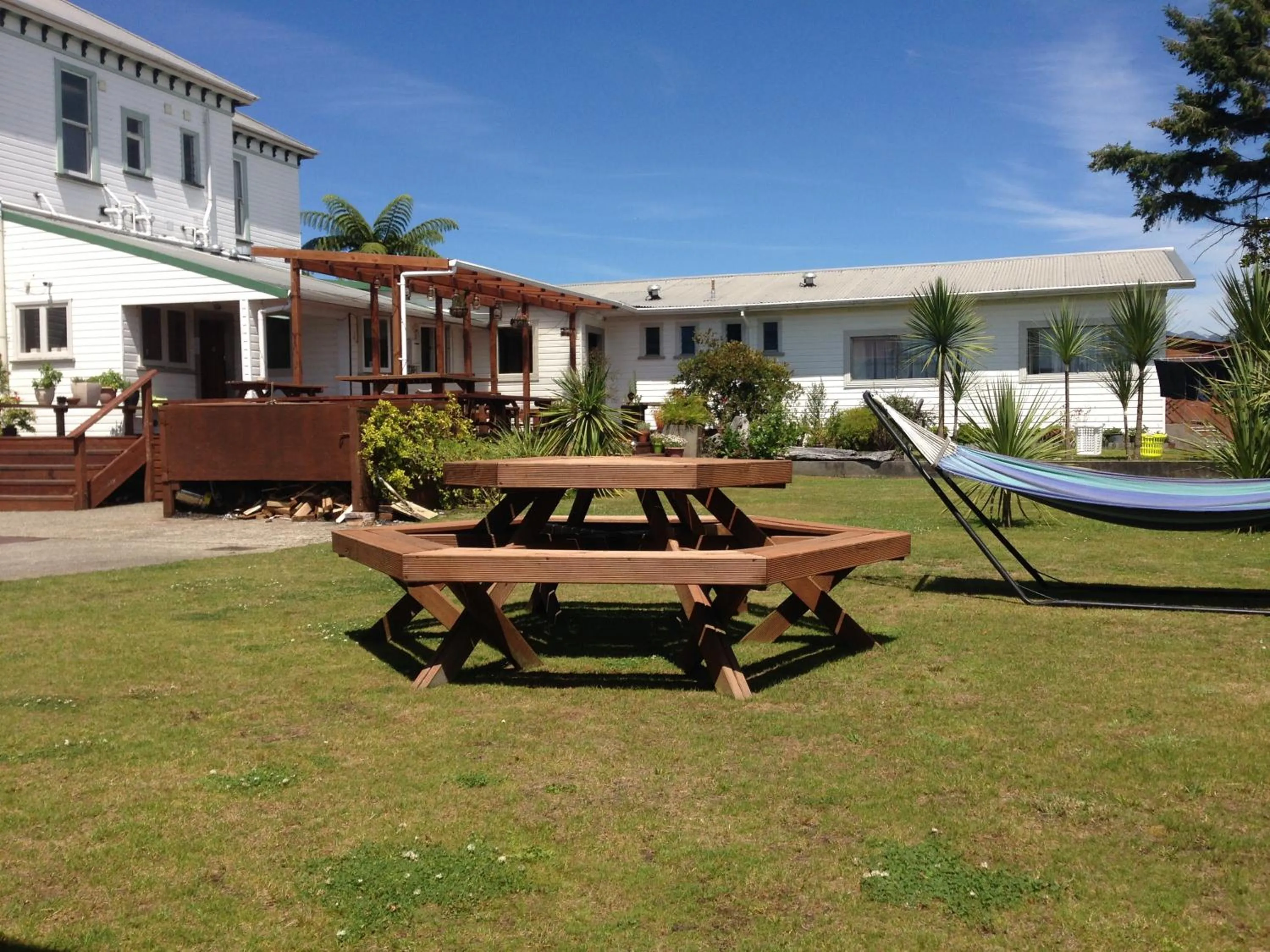 Garden in Tripinn Motel & Share Accommodation