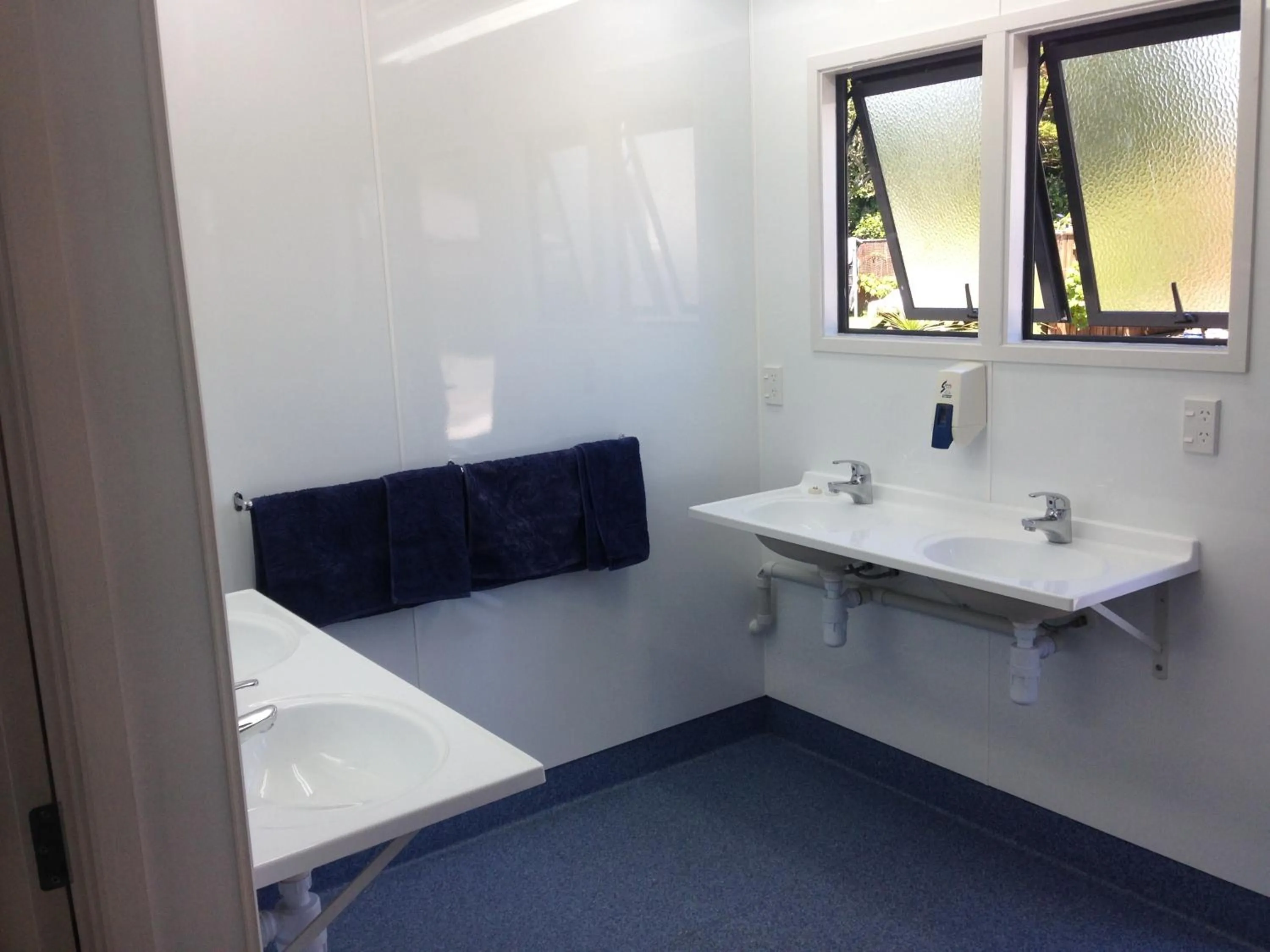 Bathroom in Tripinn Motel & Share Accommodation