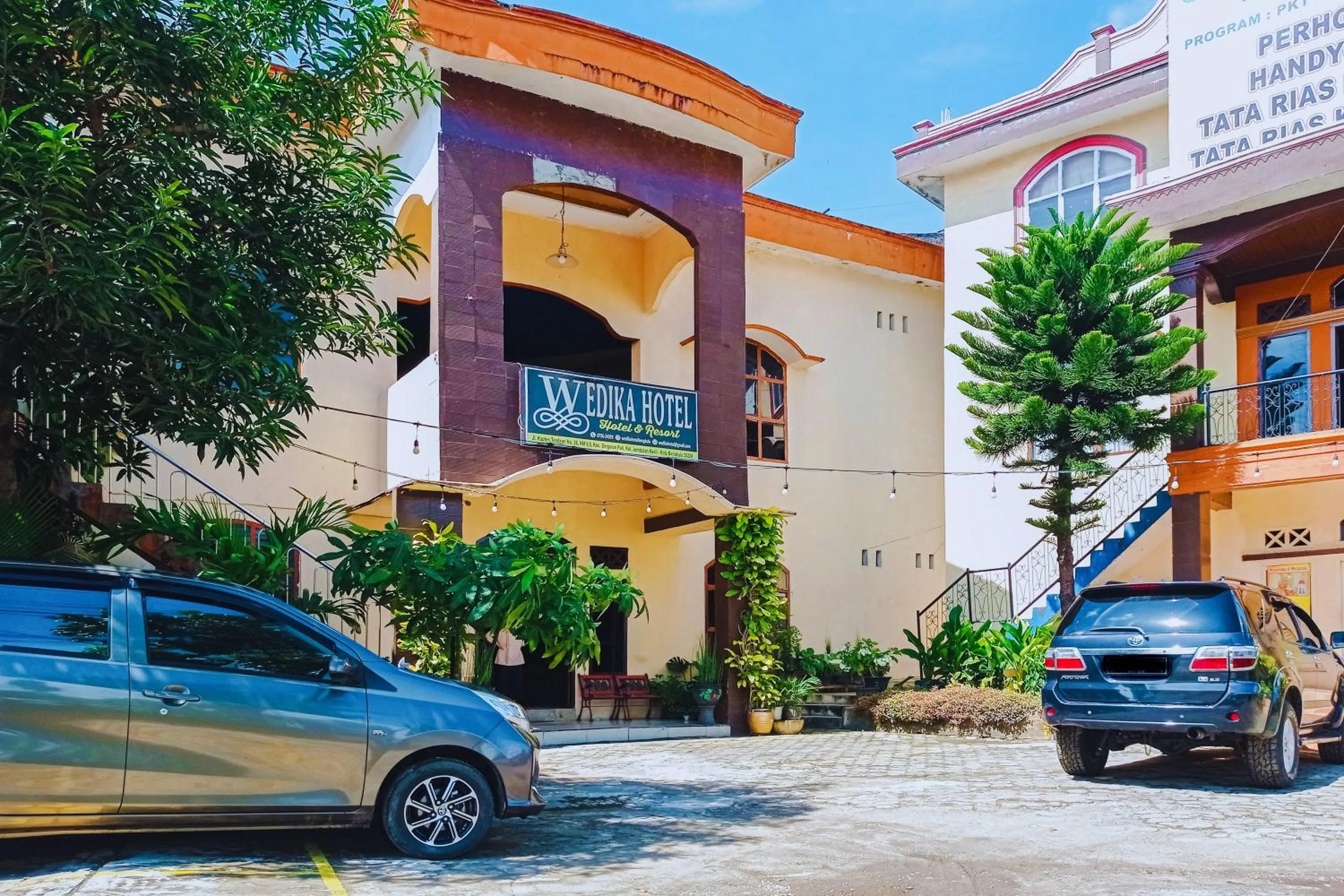 Facade/entrance in Urbanview at Wedika Hotel Bengkulu