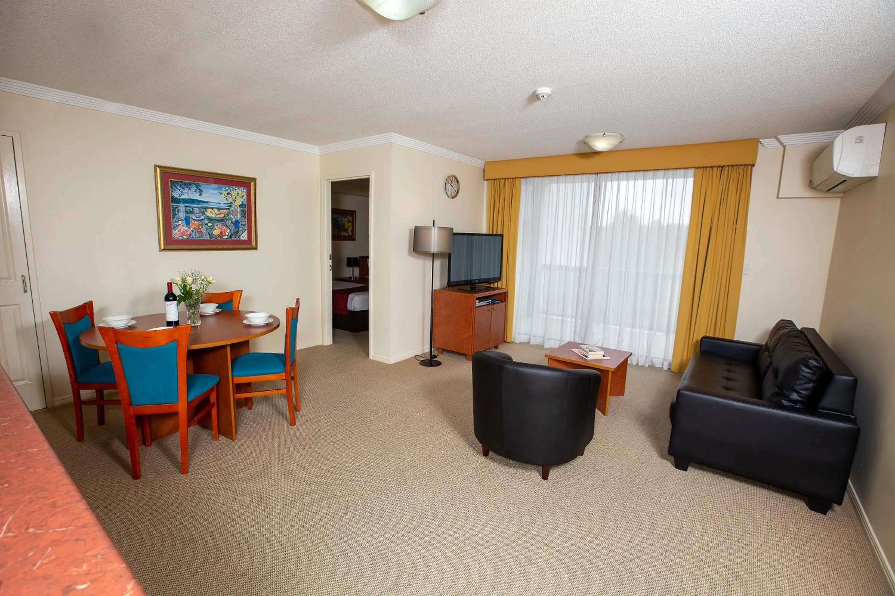 Dining area in Springwood Tower Apartment Hotel