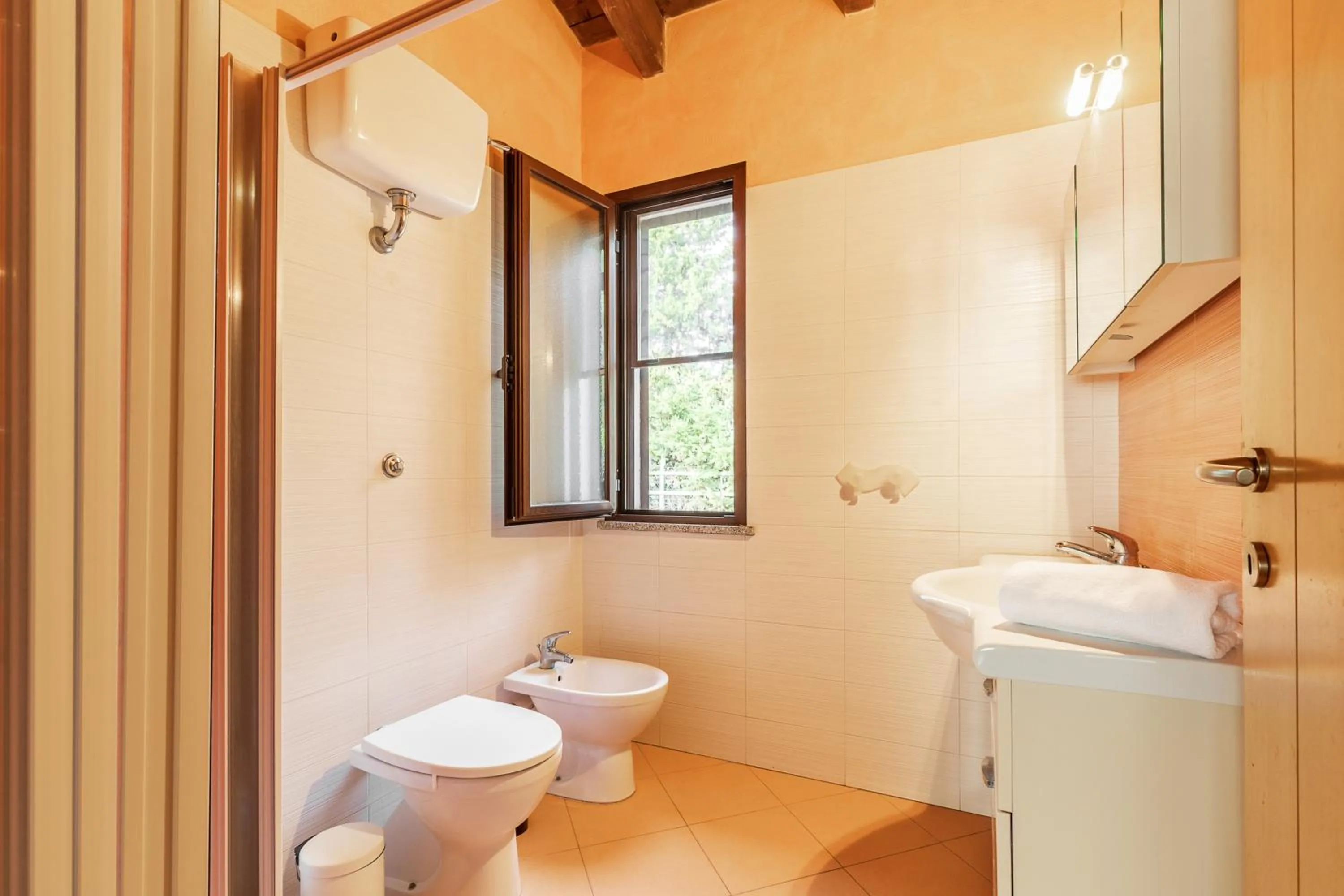 Bathroom in Albergo Residenziale Menhirs
