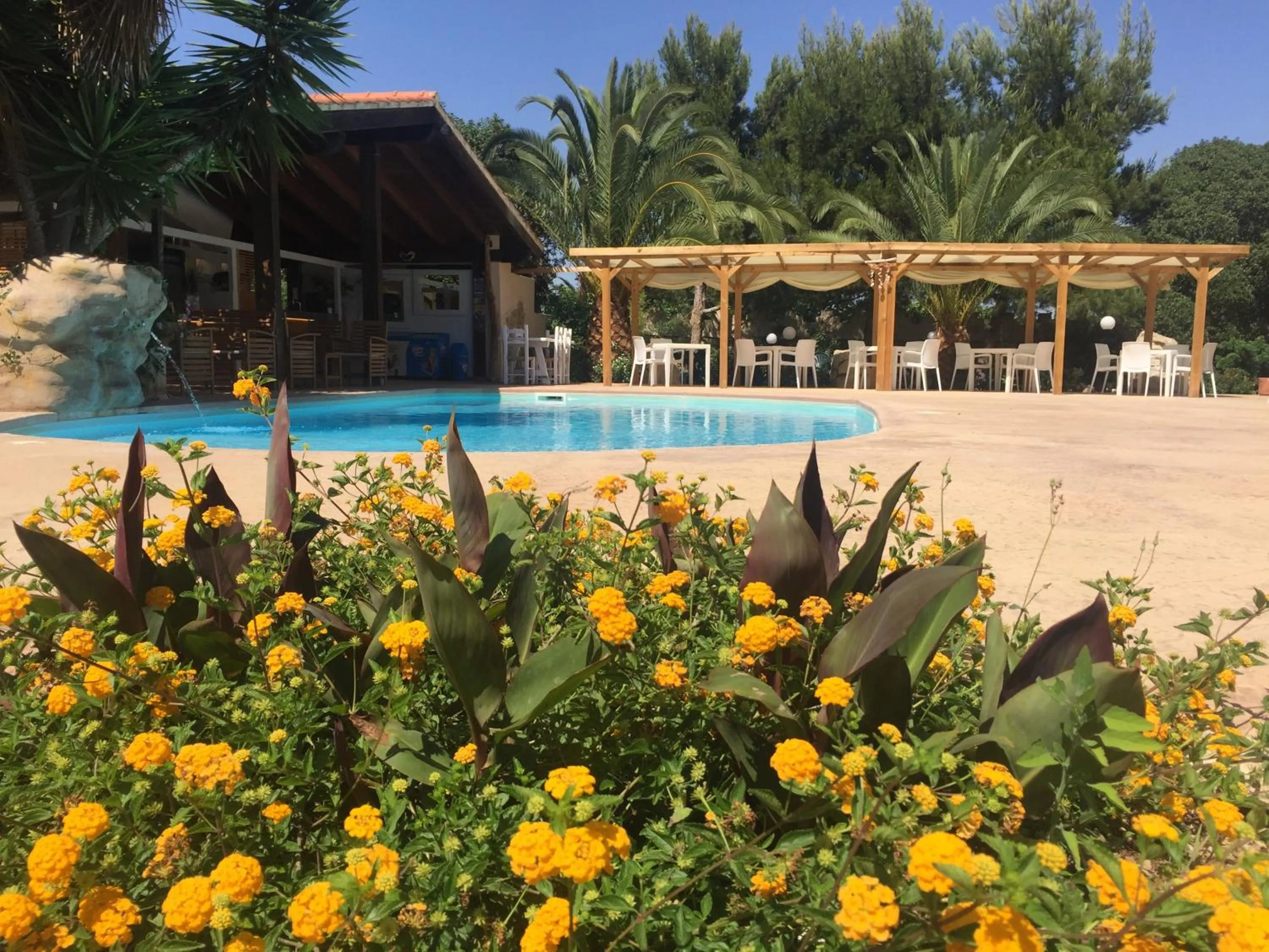 Garden in Albergo Residenziale Menhirs
