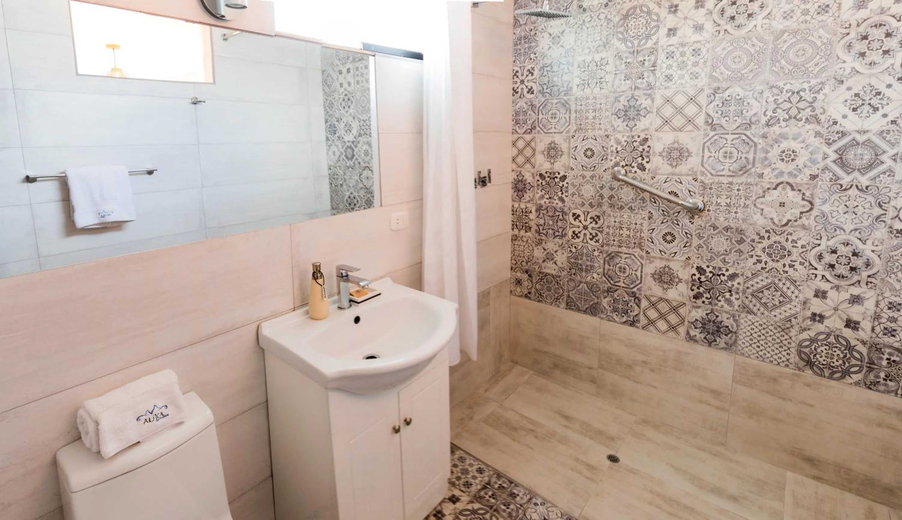 Shower in Auka Boutique San Blas