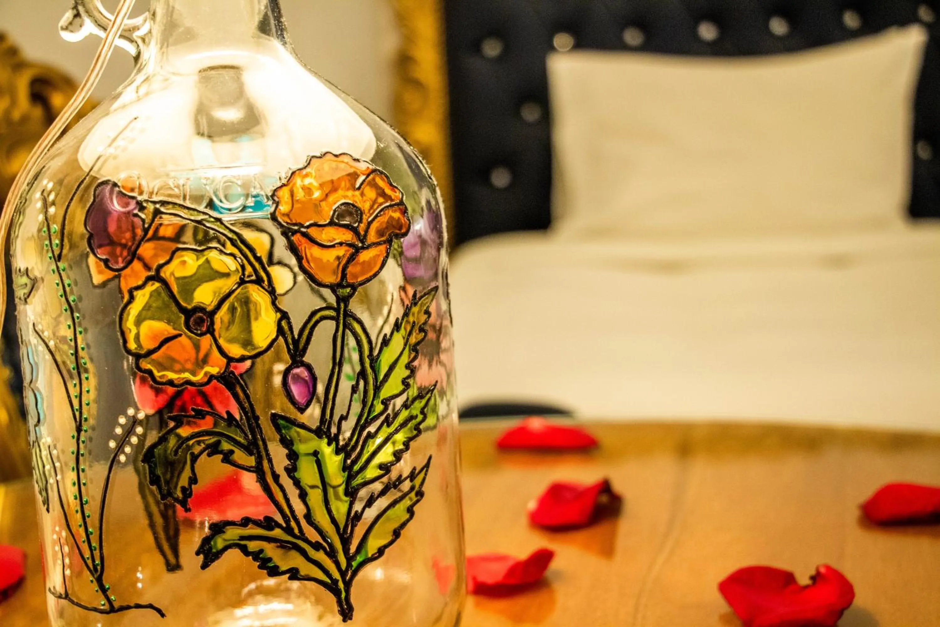 Decorative detail, Bed in Auka Boutique San Blas