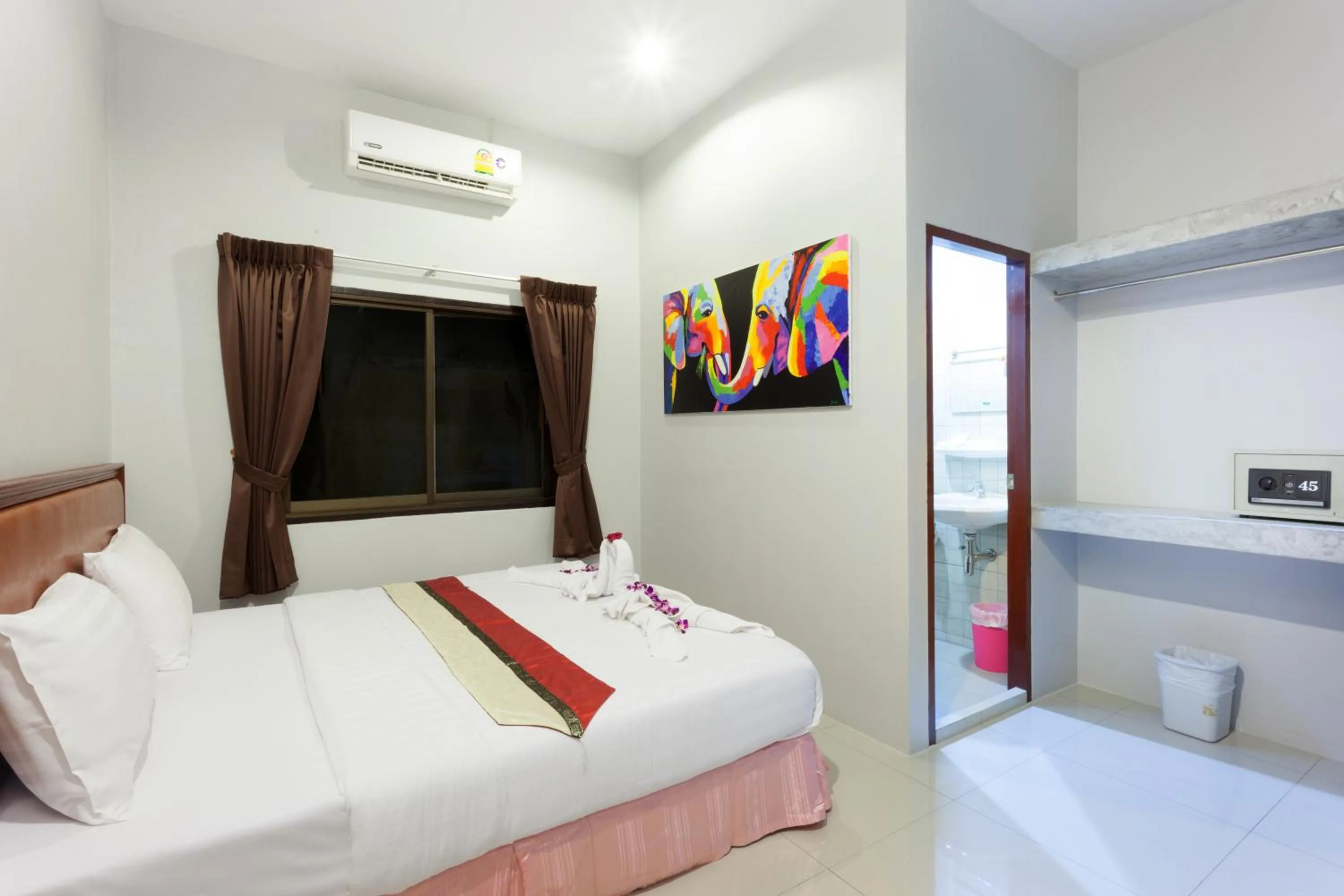 Photo of the whole room, Bed in Freedom Hotel